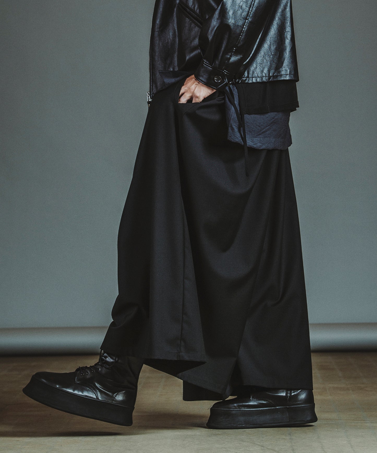 BLACK Model:H182cm