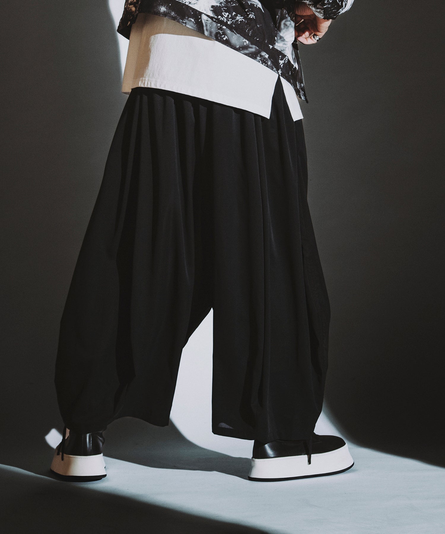 BLACK Model:H182cm