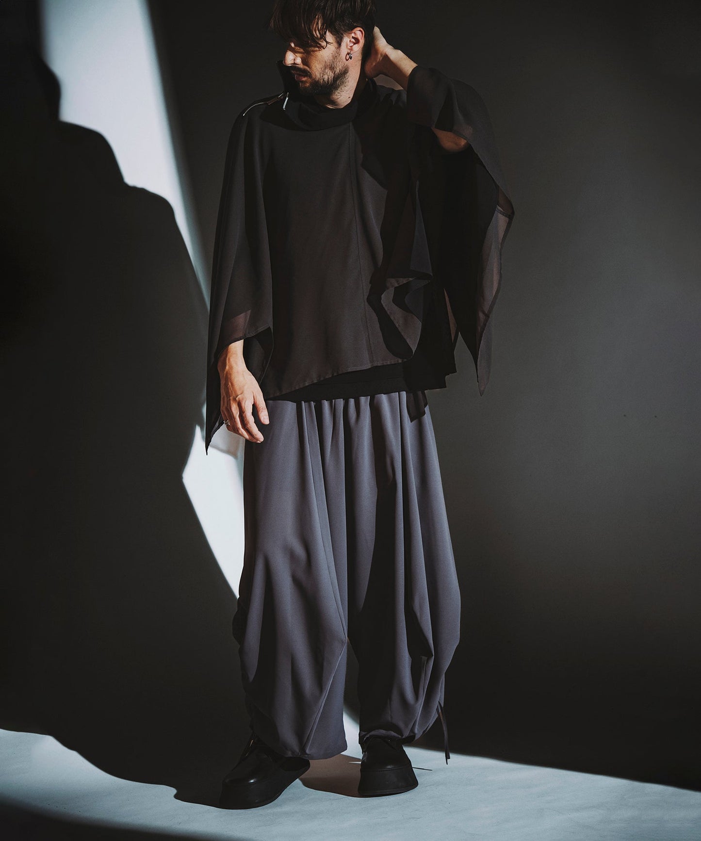 GRAY Model:H182cm