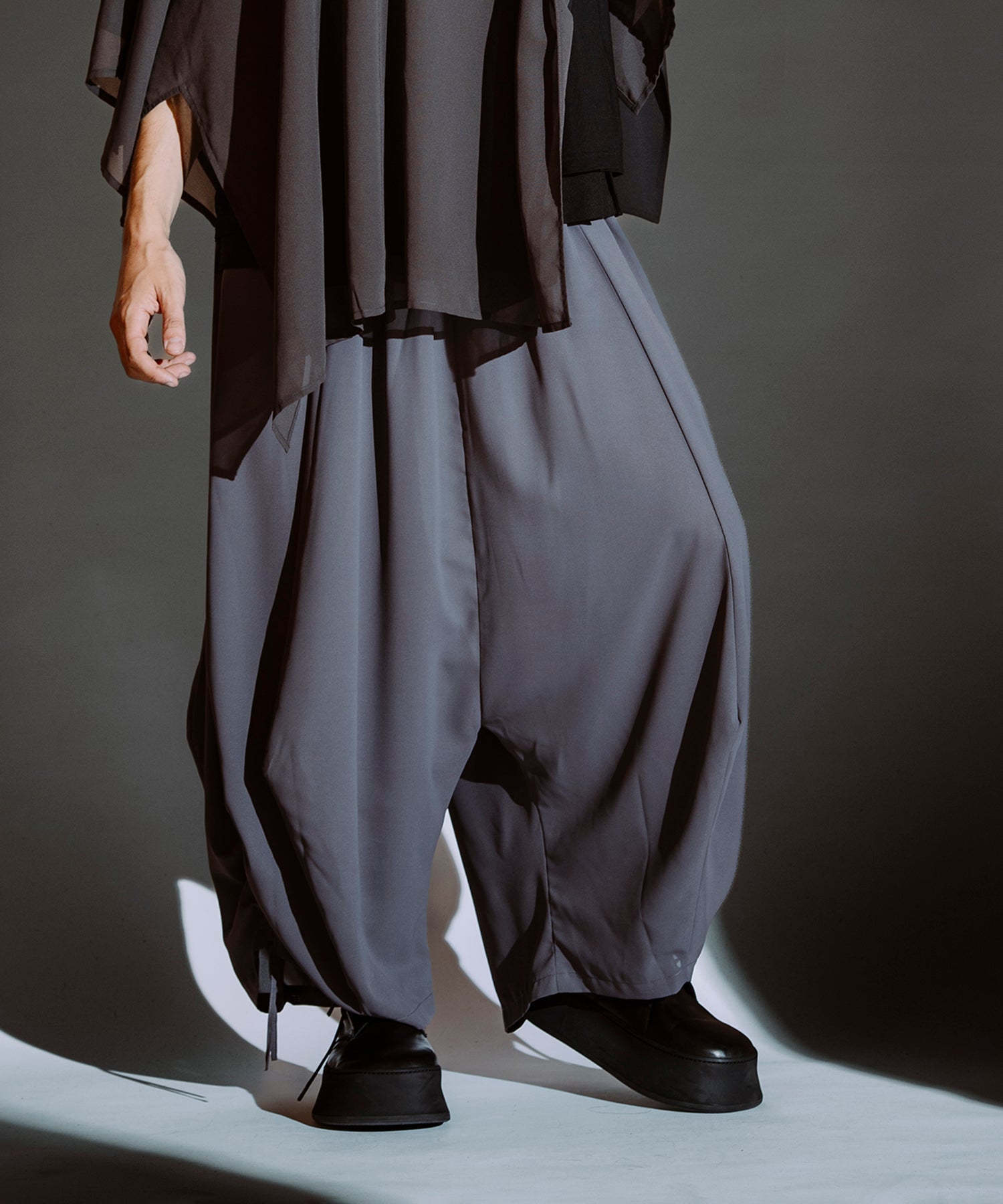 GRAY Model:H182cm