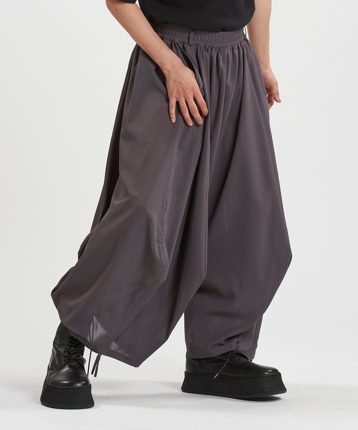 GRAY Model:H169cm