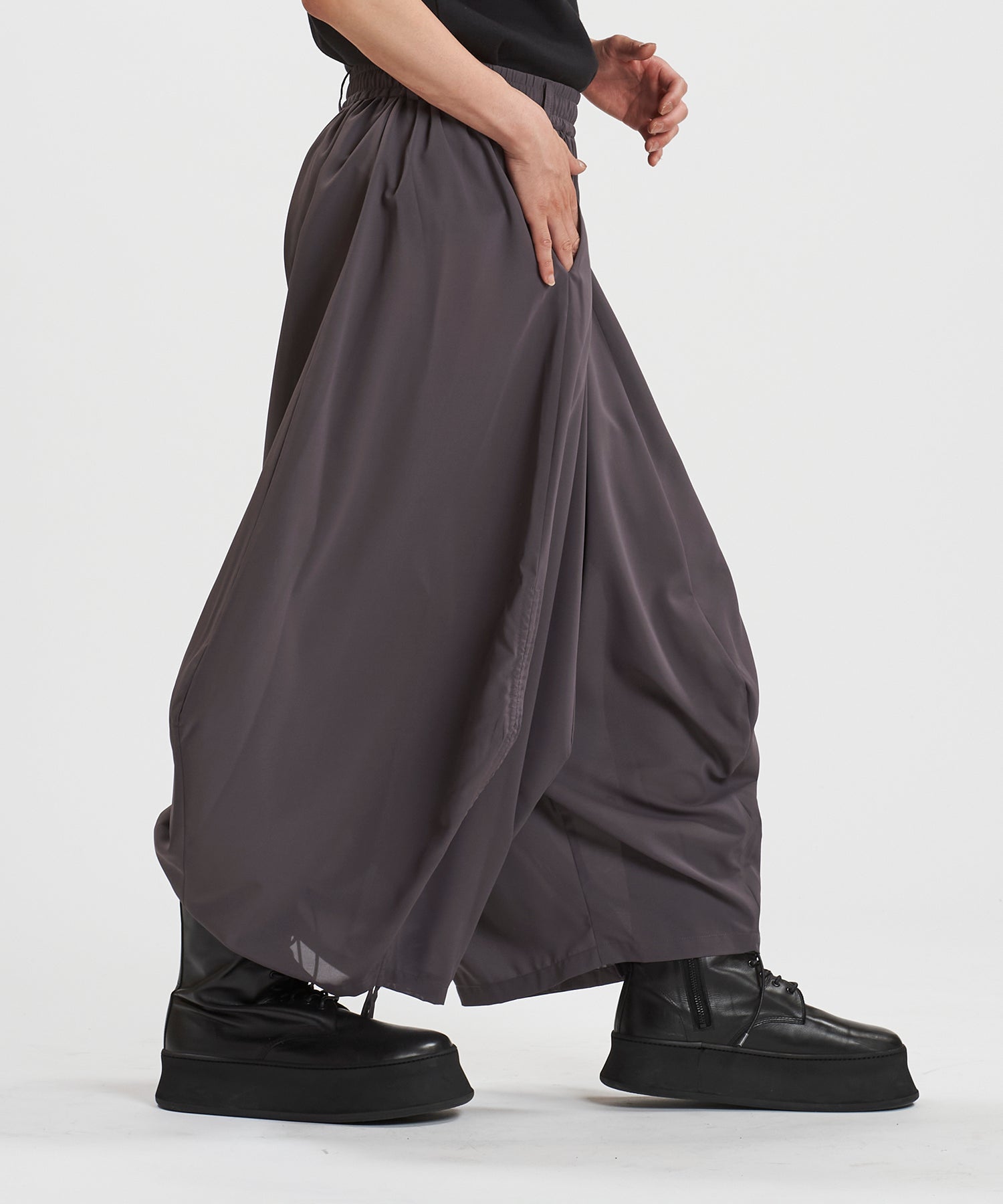 GRAY Model:H169cm