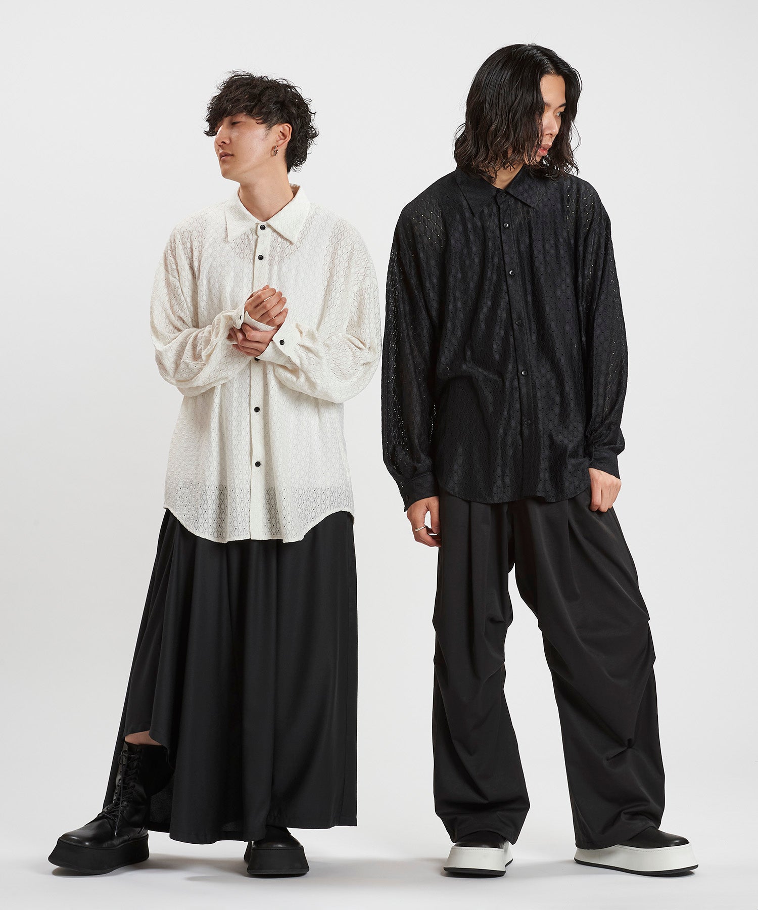 WHITE Model:H169cm / BLACK Model:H180cm
