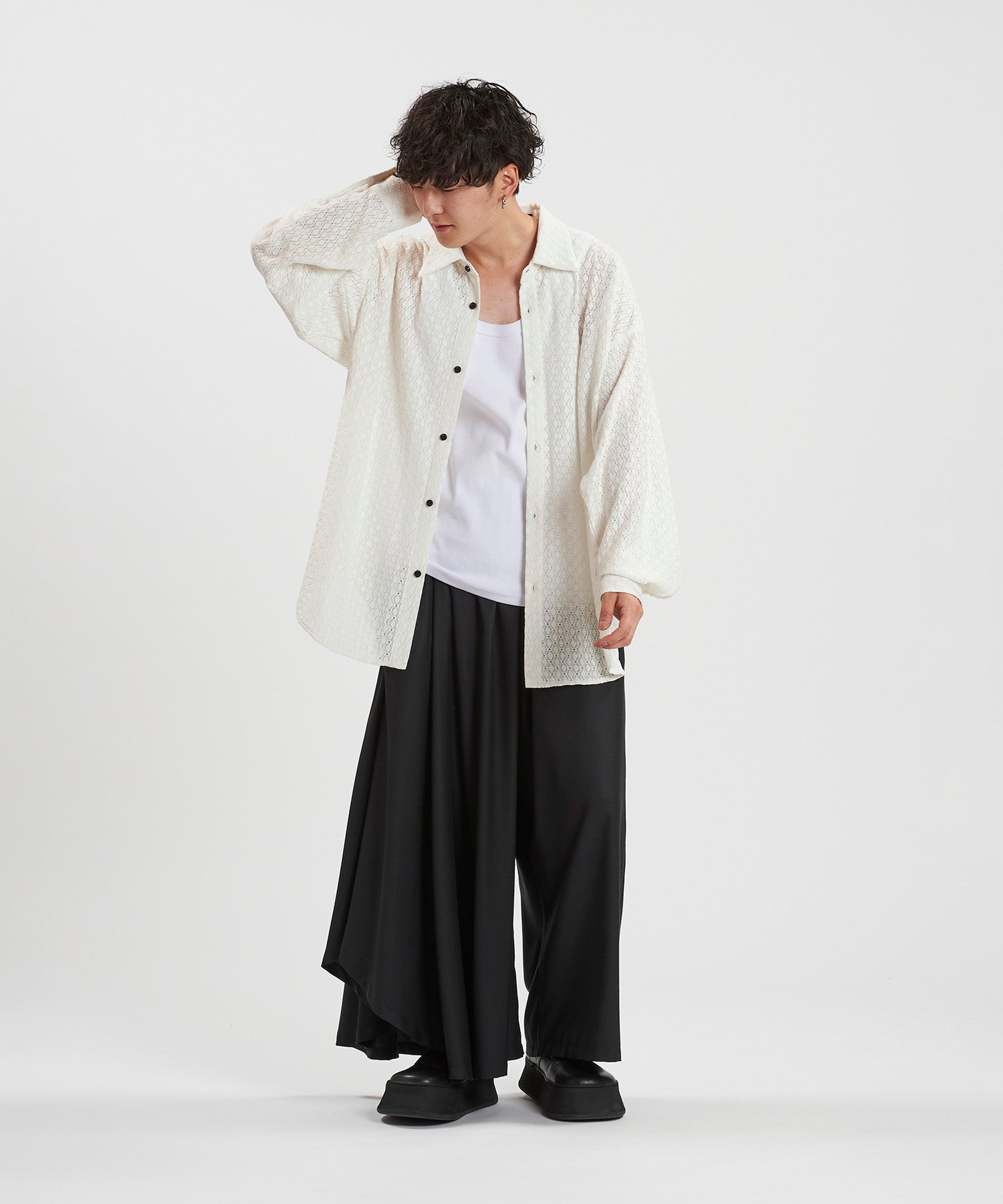 WHITE Model:H169cm