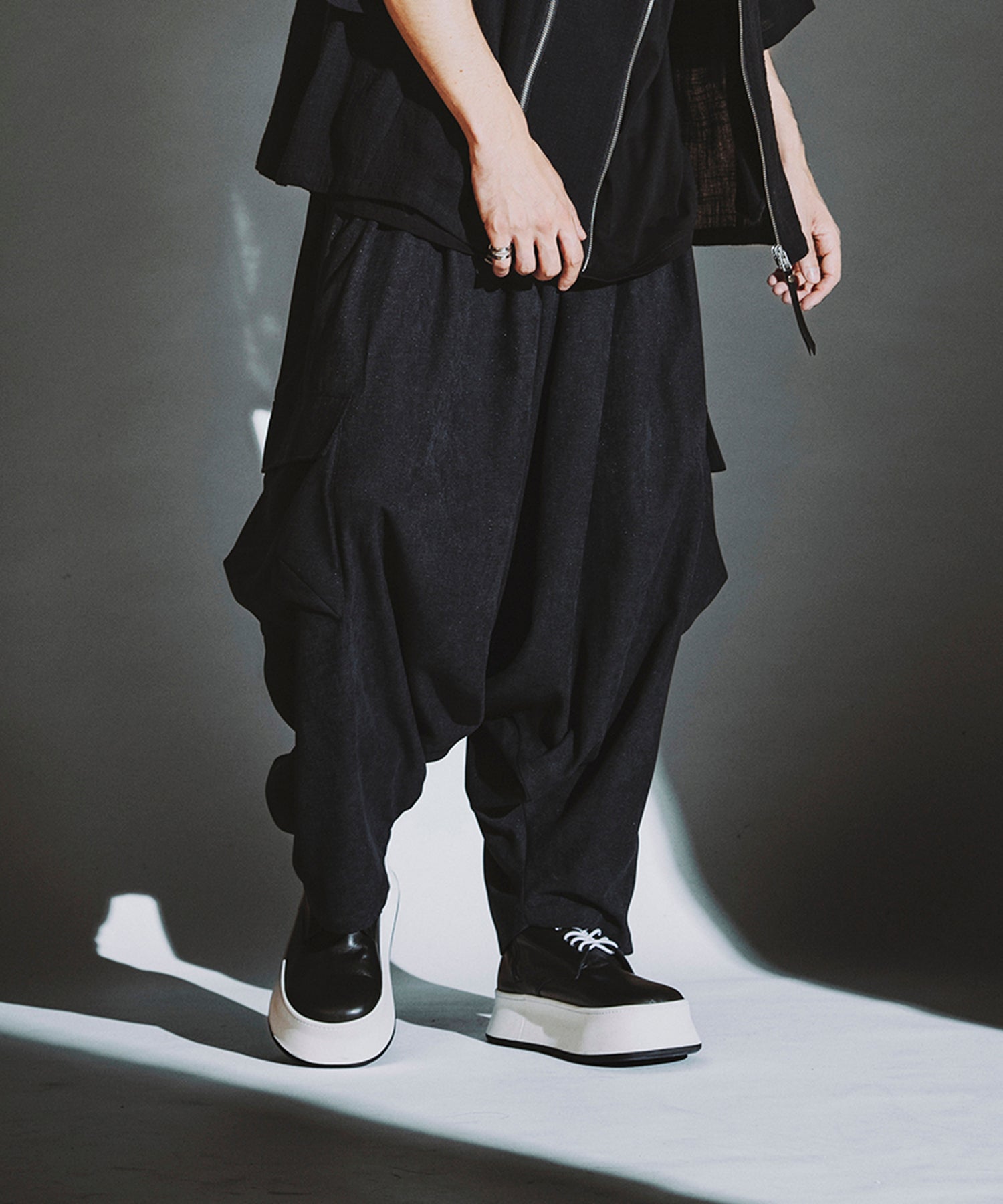 BLACK Model:H182cm