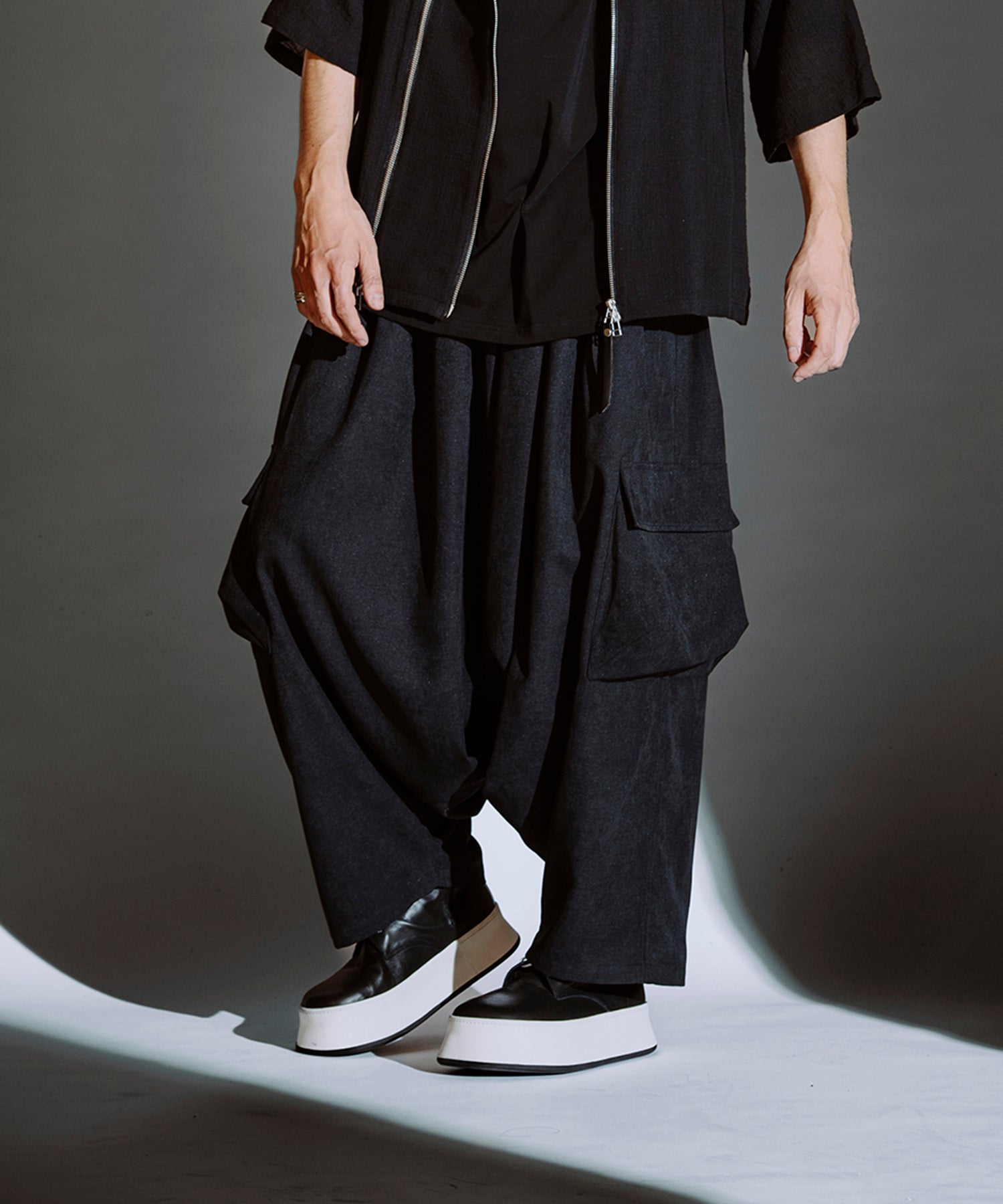 BLACK Model:H182cm
