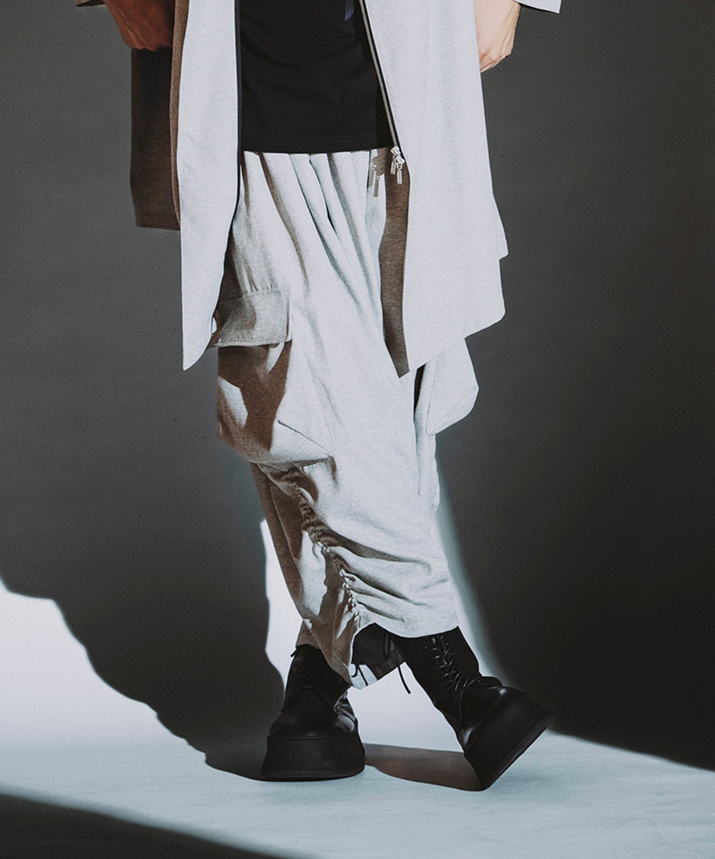 GRAY Model:H182cm