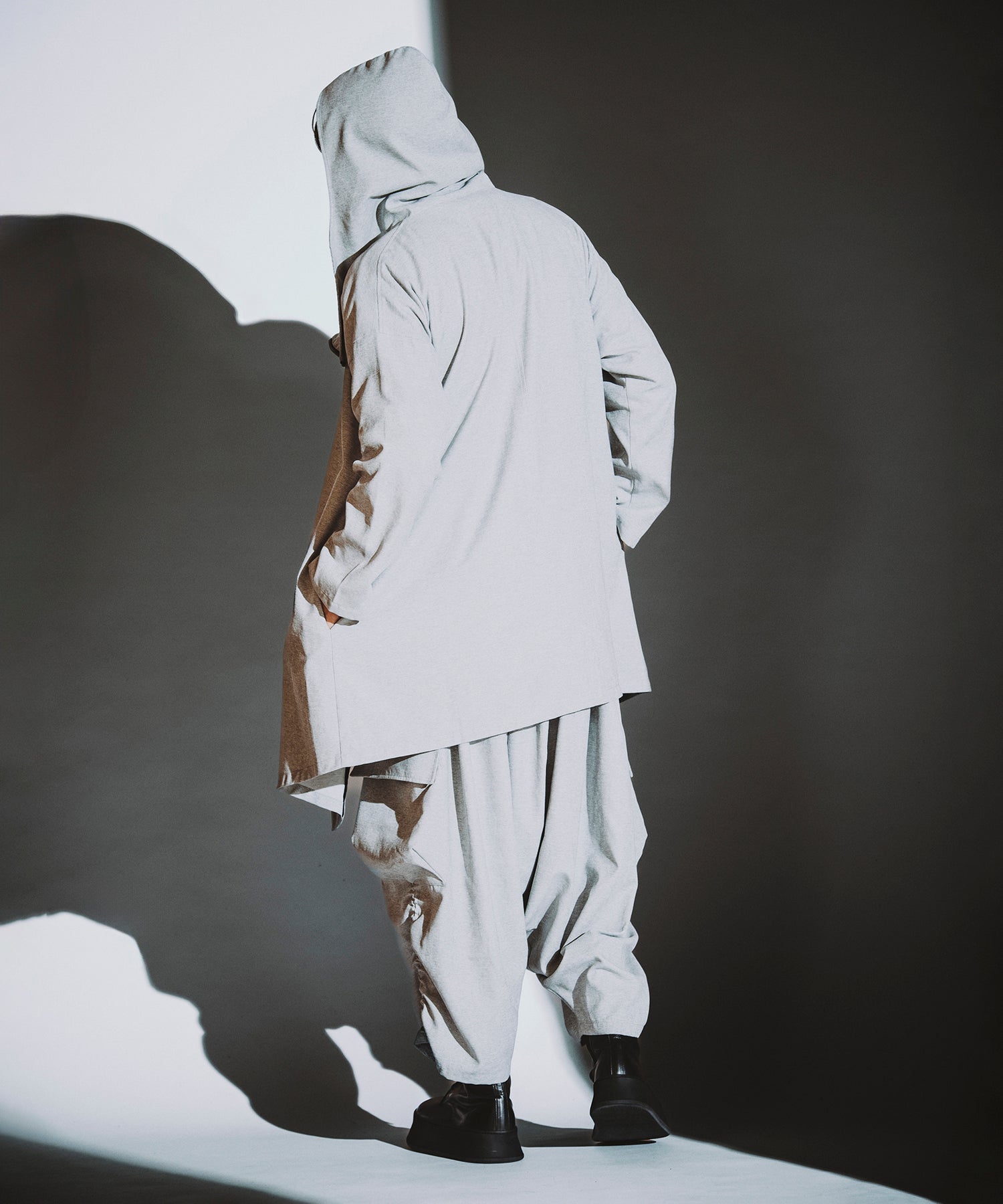 GRAY Model:H182cm