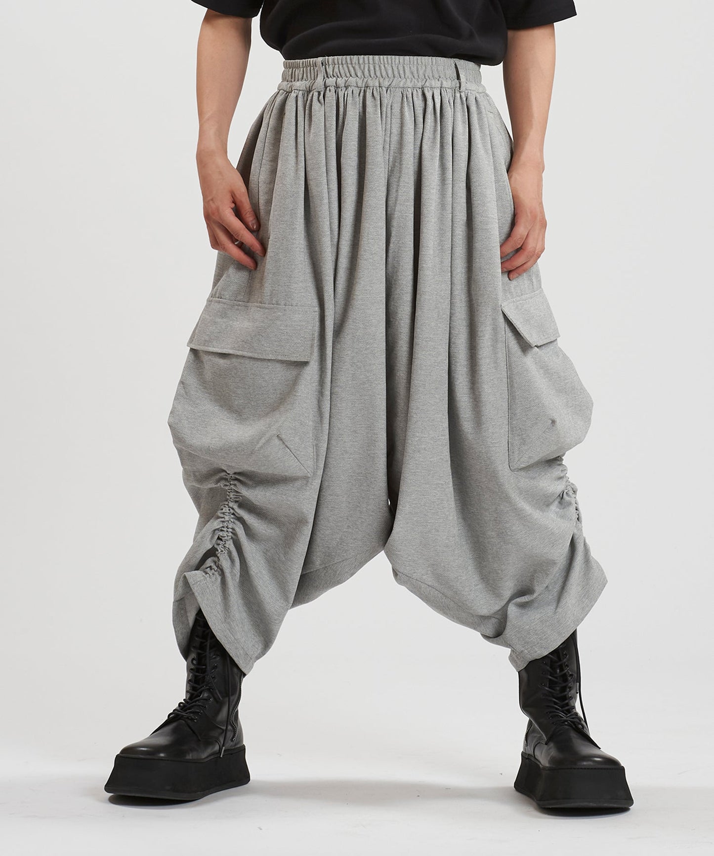 GRAY Model:H169cm