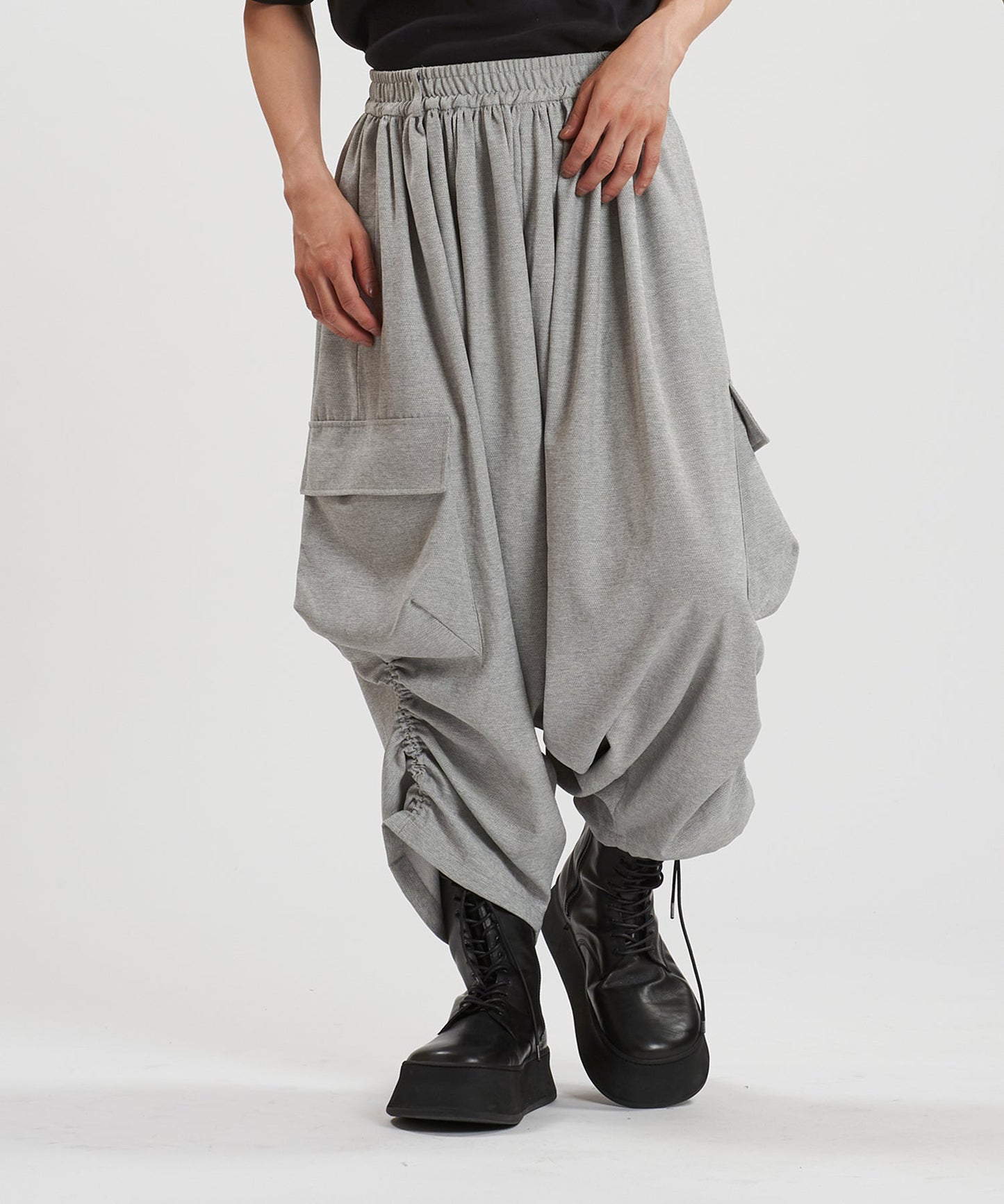 GRAY Model:H169cm
