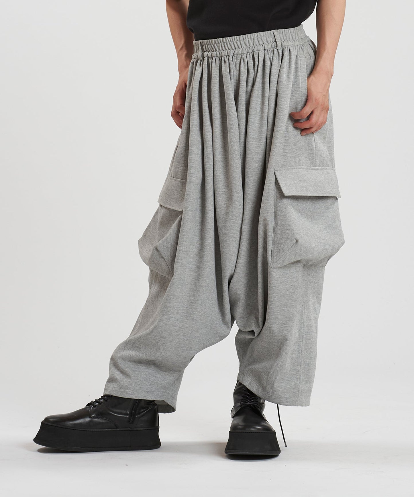 GRAY Model:H169cm