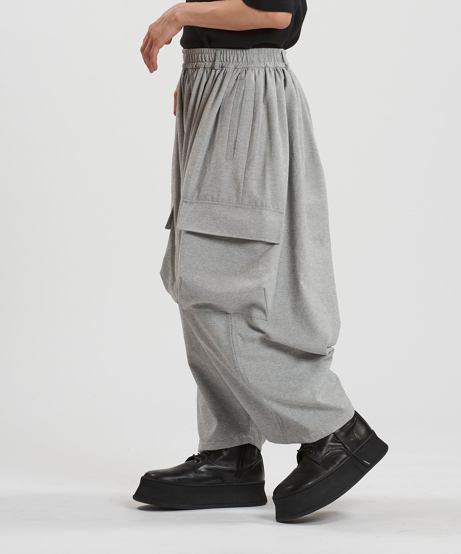 GRAY Model:H169cm