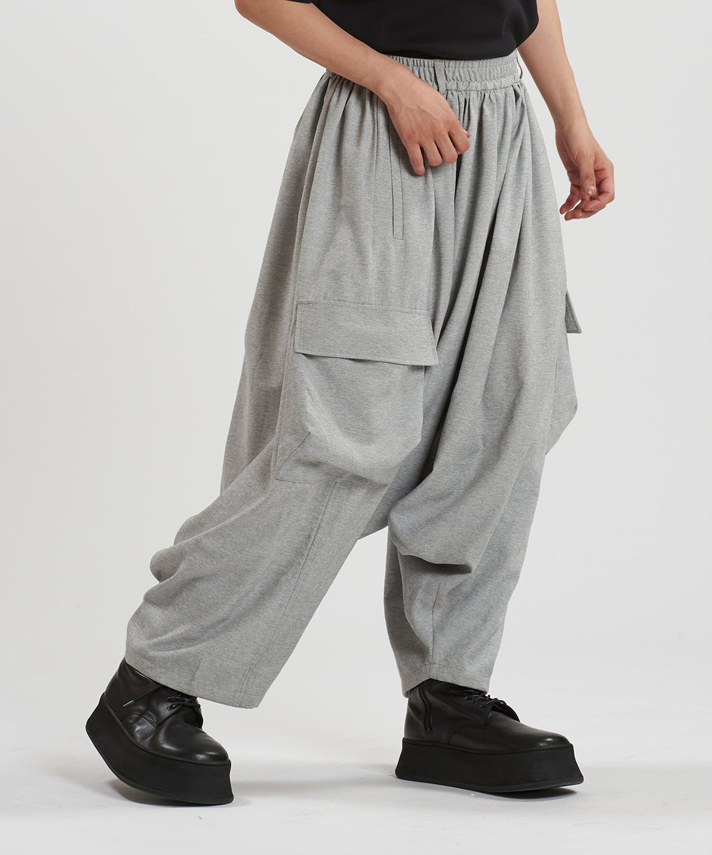 GRAY Model:H169cm