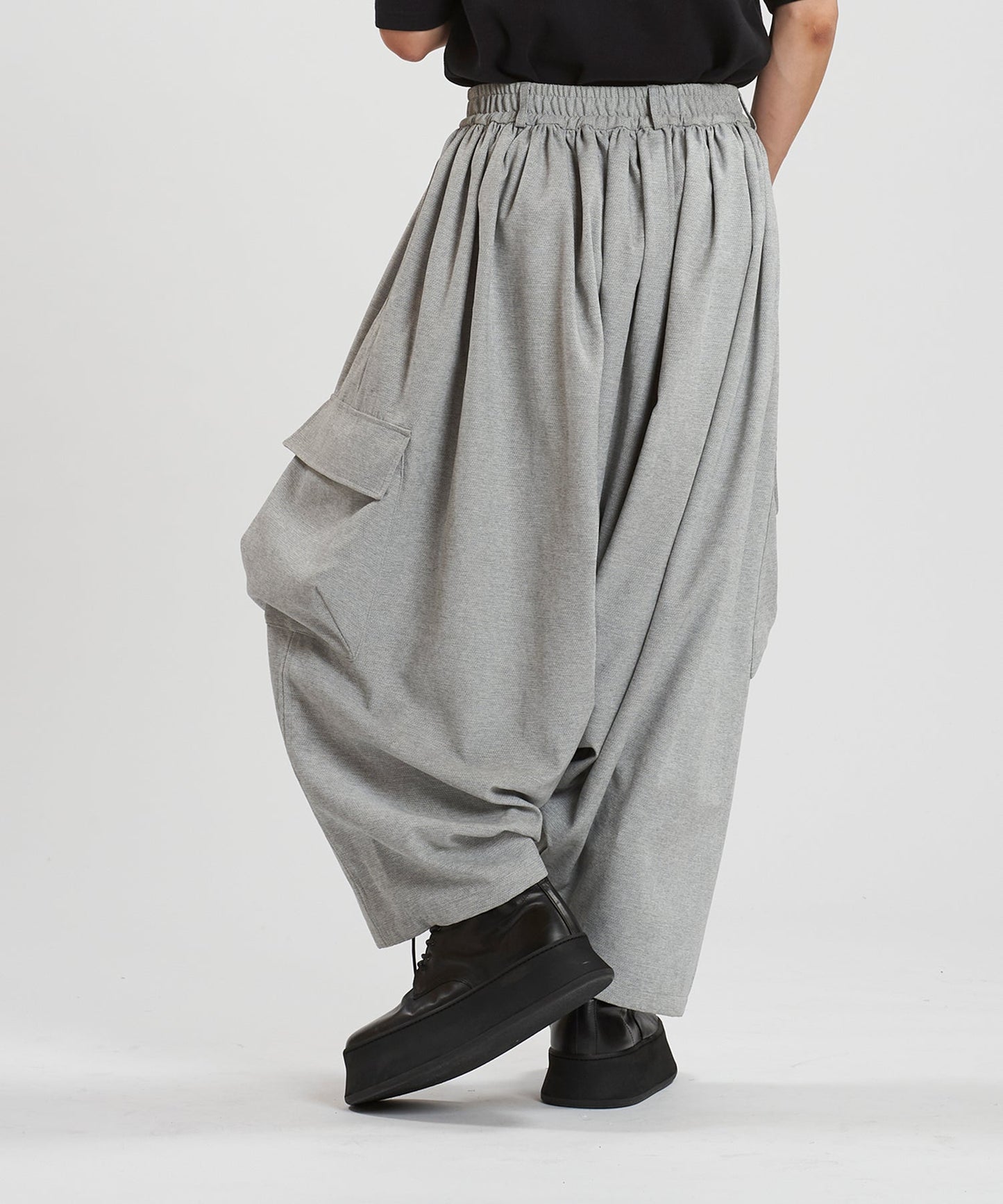 GRAY Model:H169cm