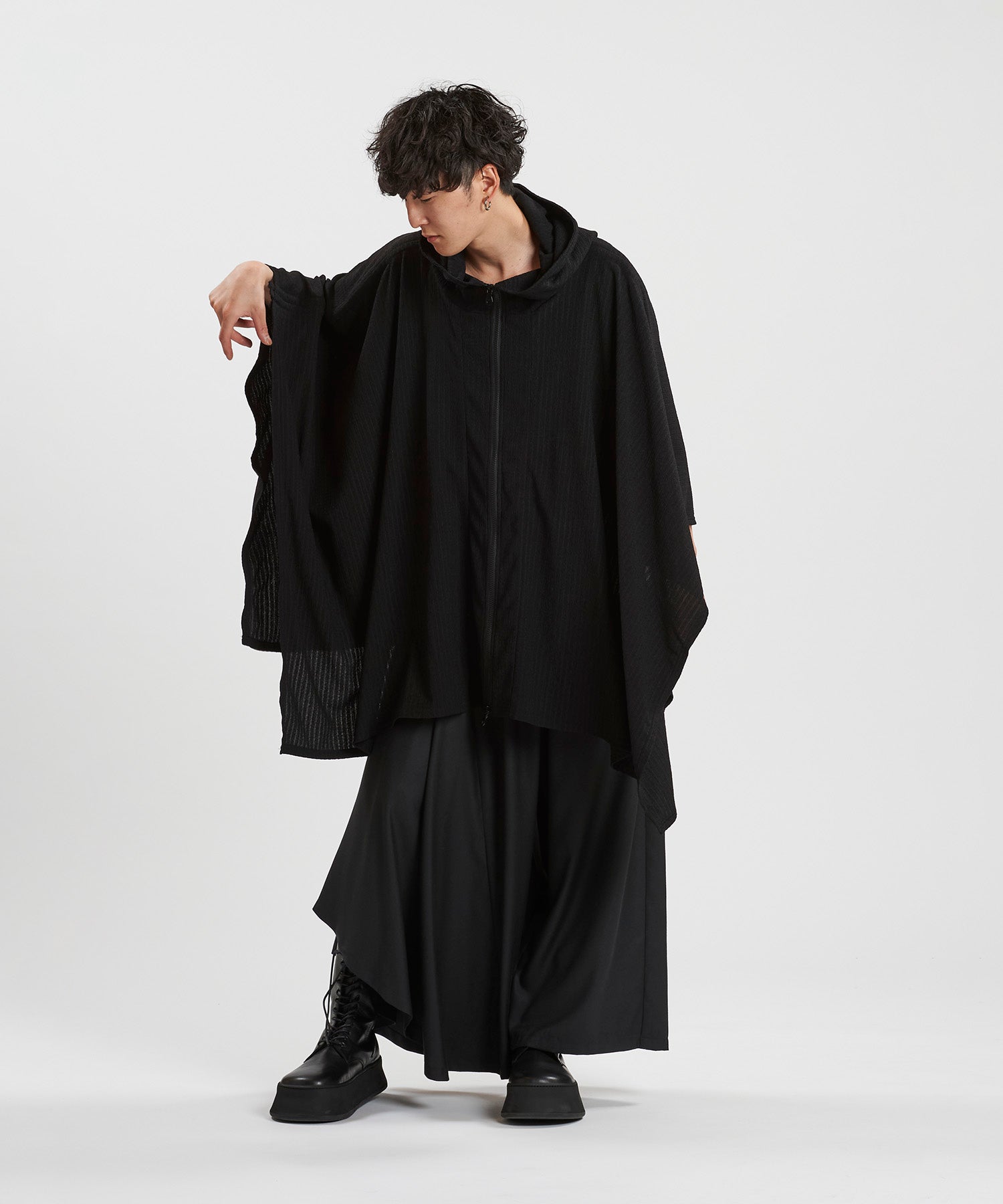 BLACK Model:H169cm