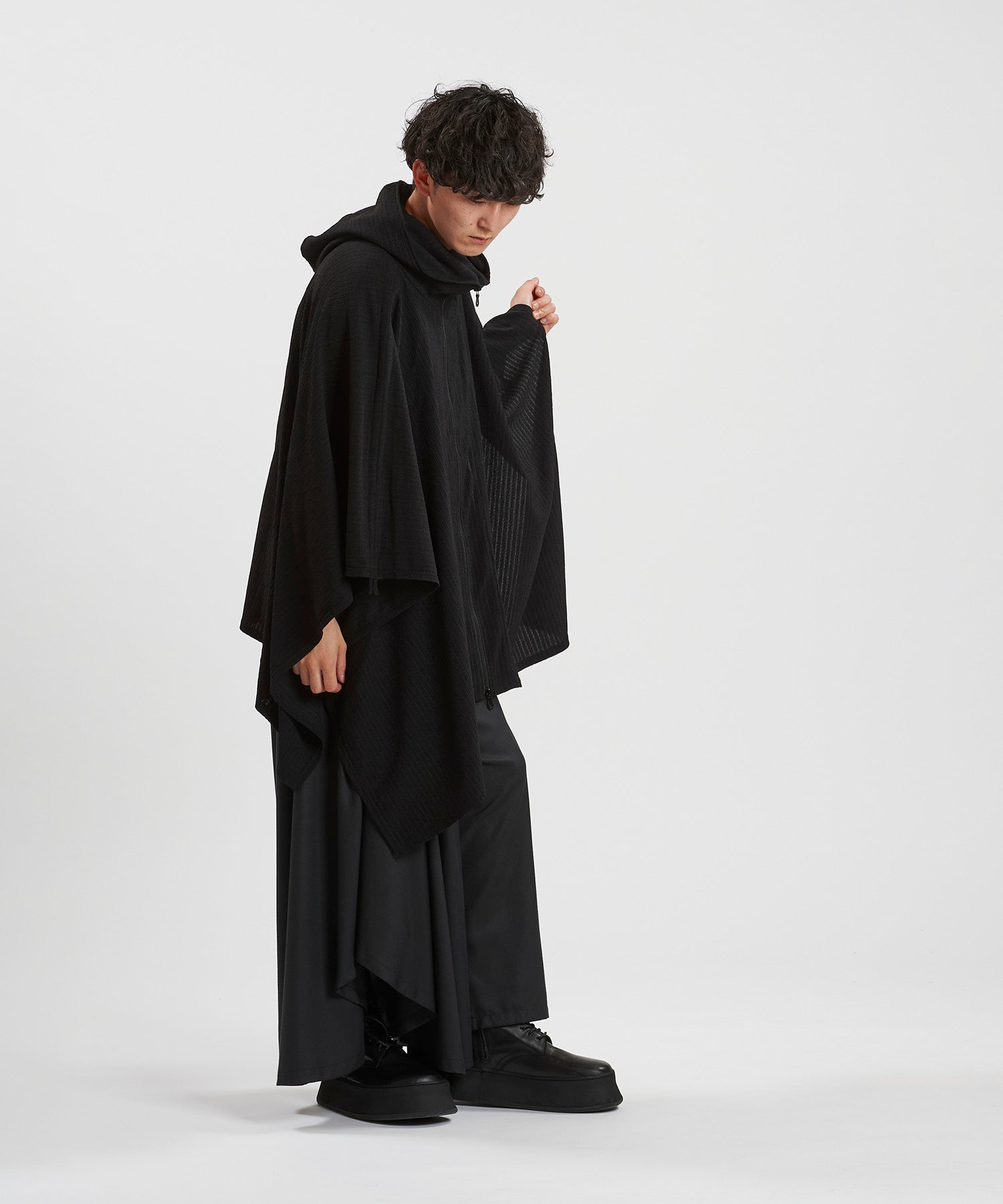 BLACK Model:H169cm