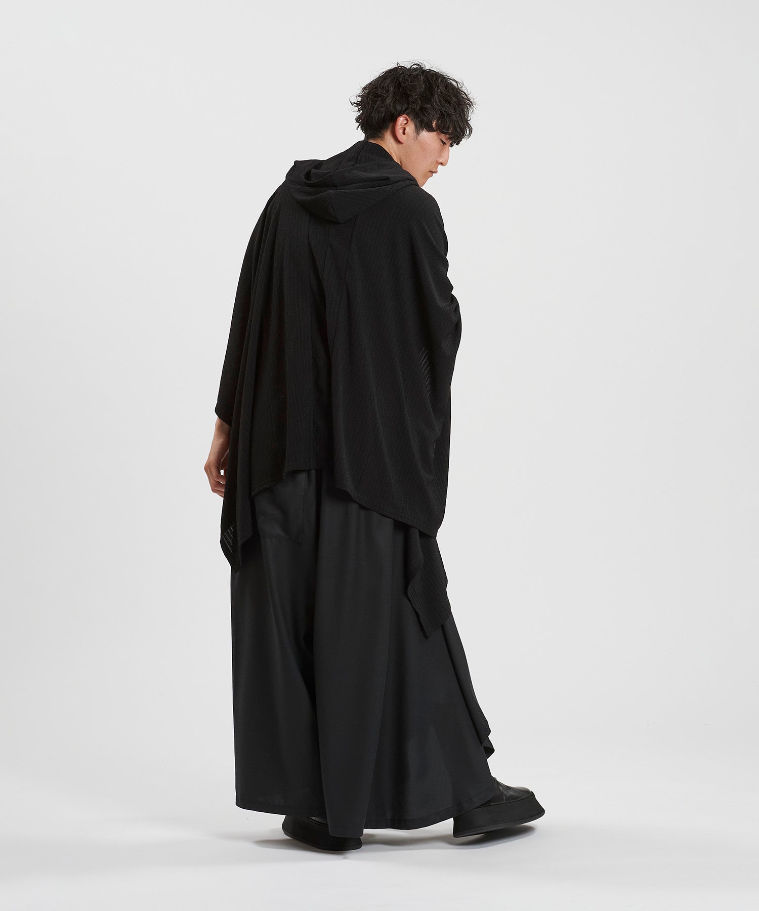 BLACK Model:H169cm