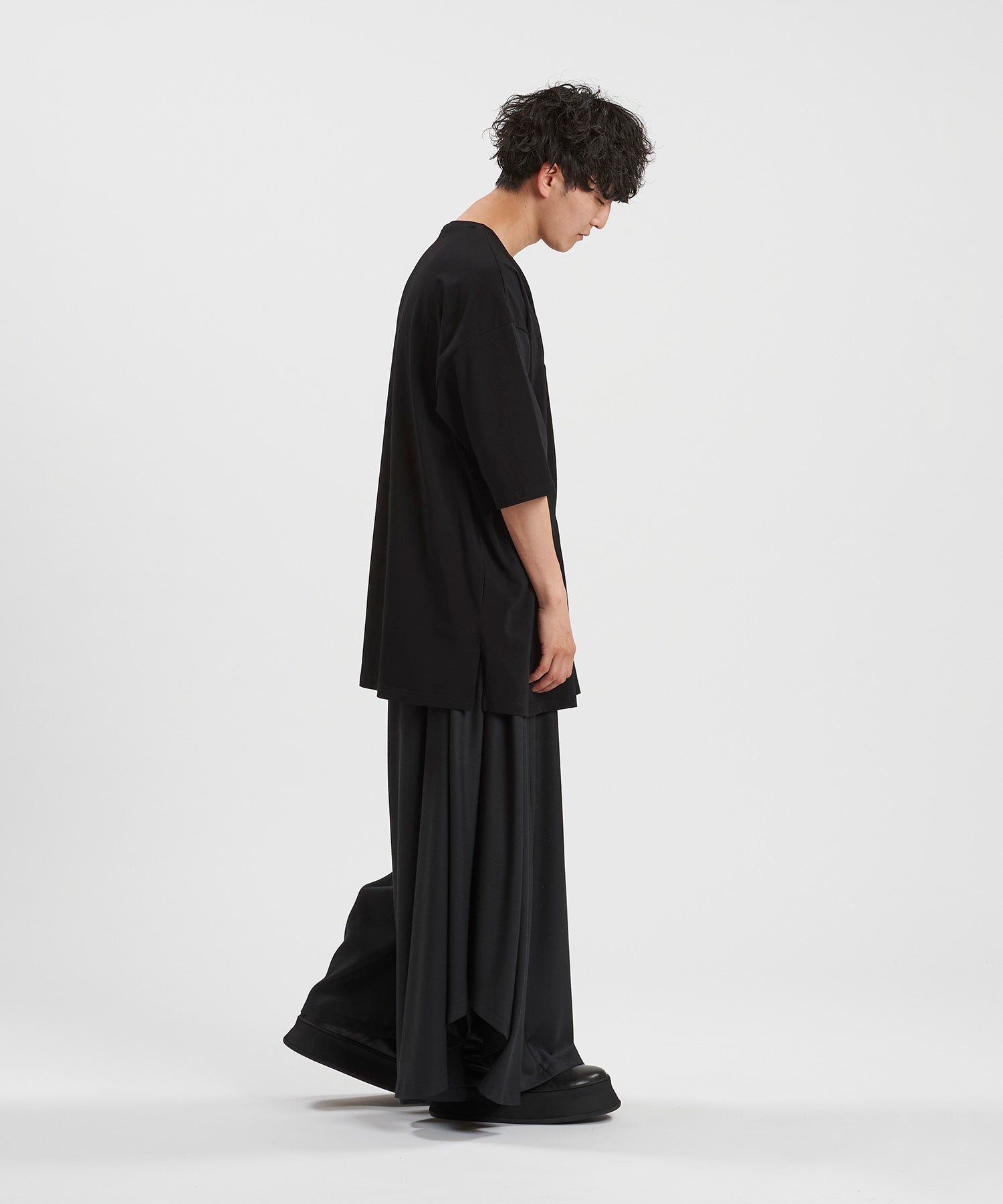 BLACK Model:H169cm