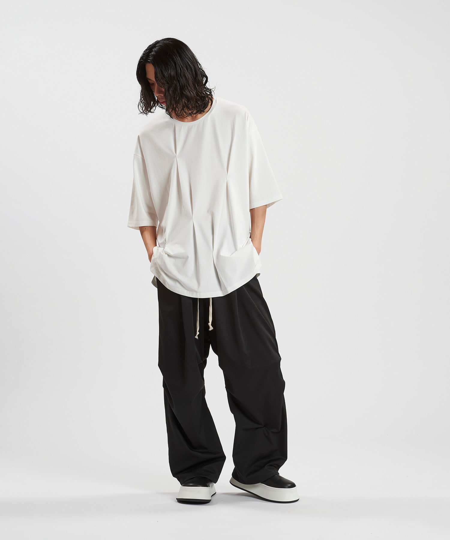 WHITE Model:H180cm