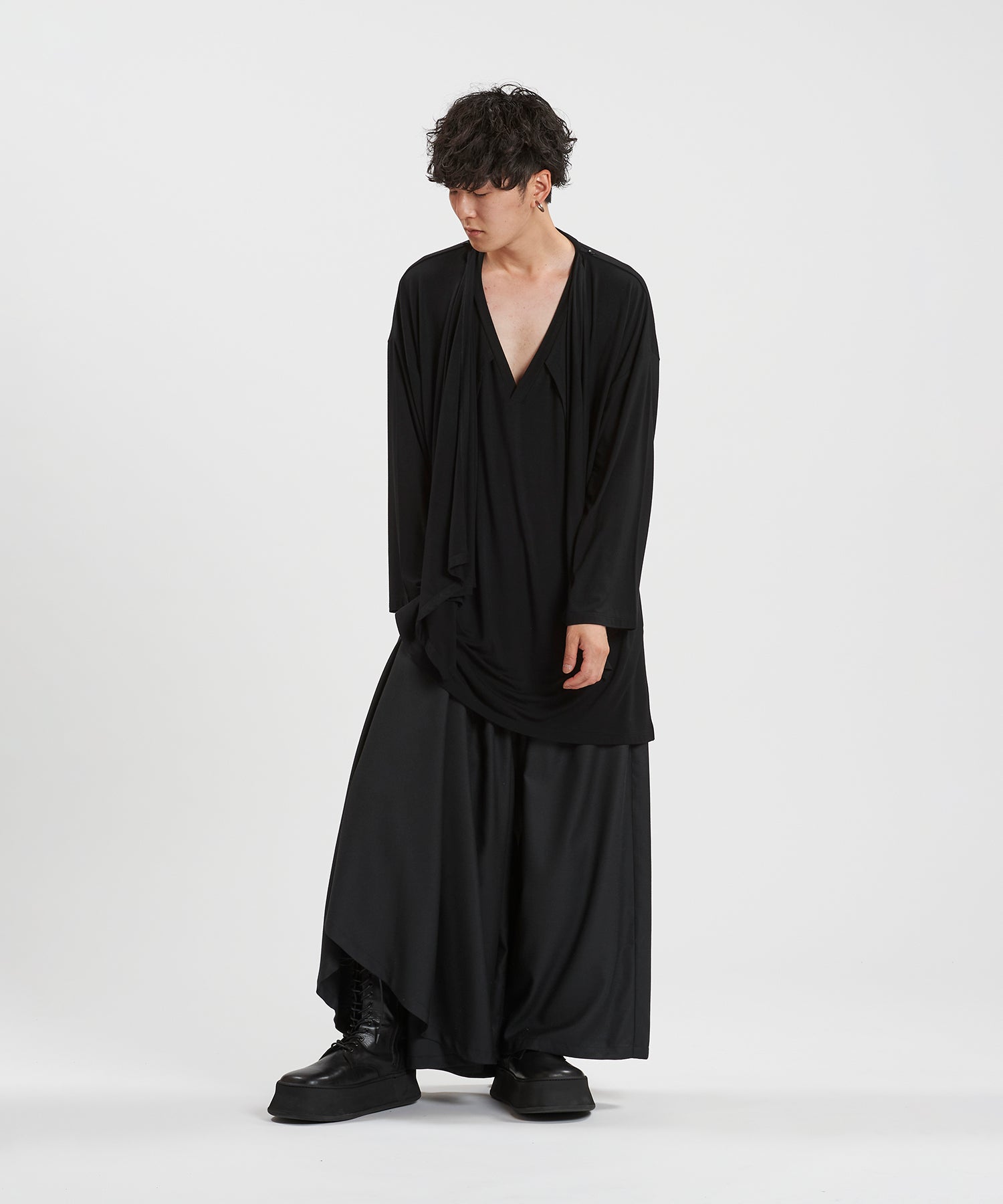 BLACK Model:H169cm