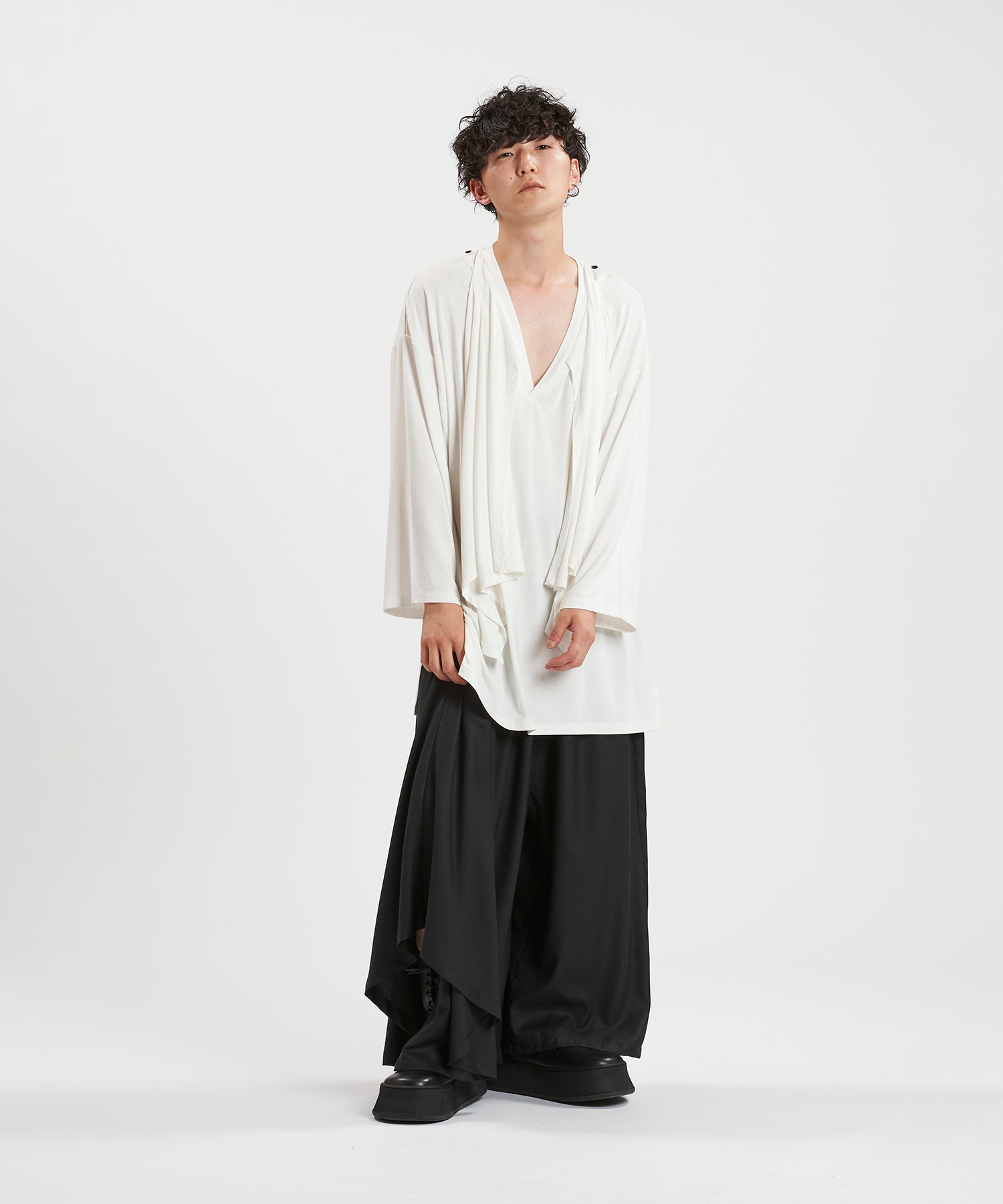 GRAY Model:H169cm