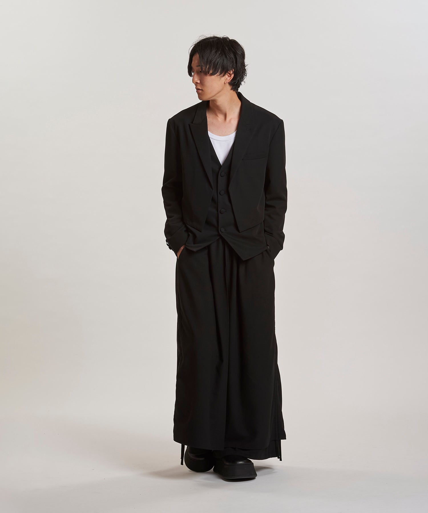 BLACK Model:H169cm