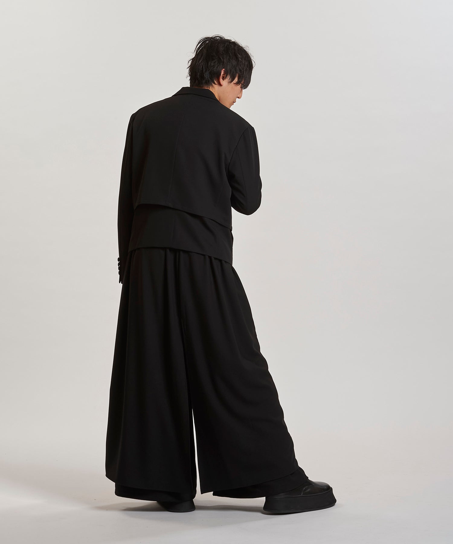 BLACK Model:H169cm