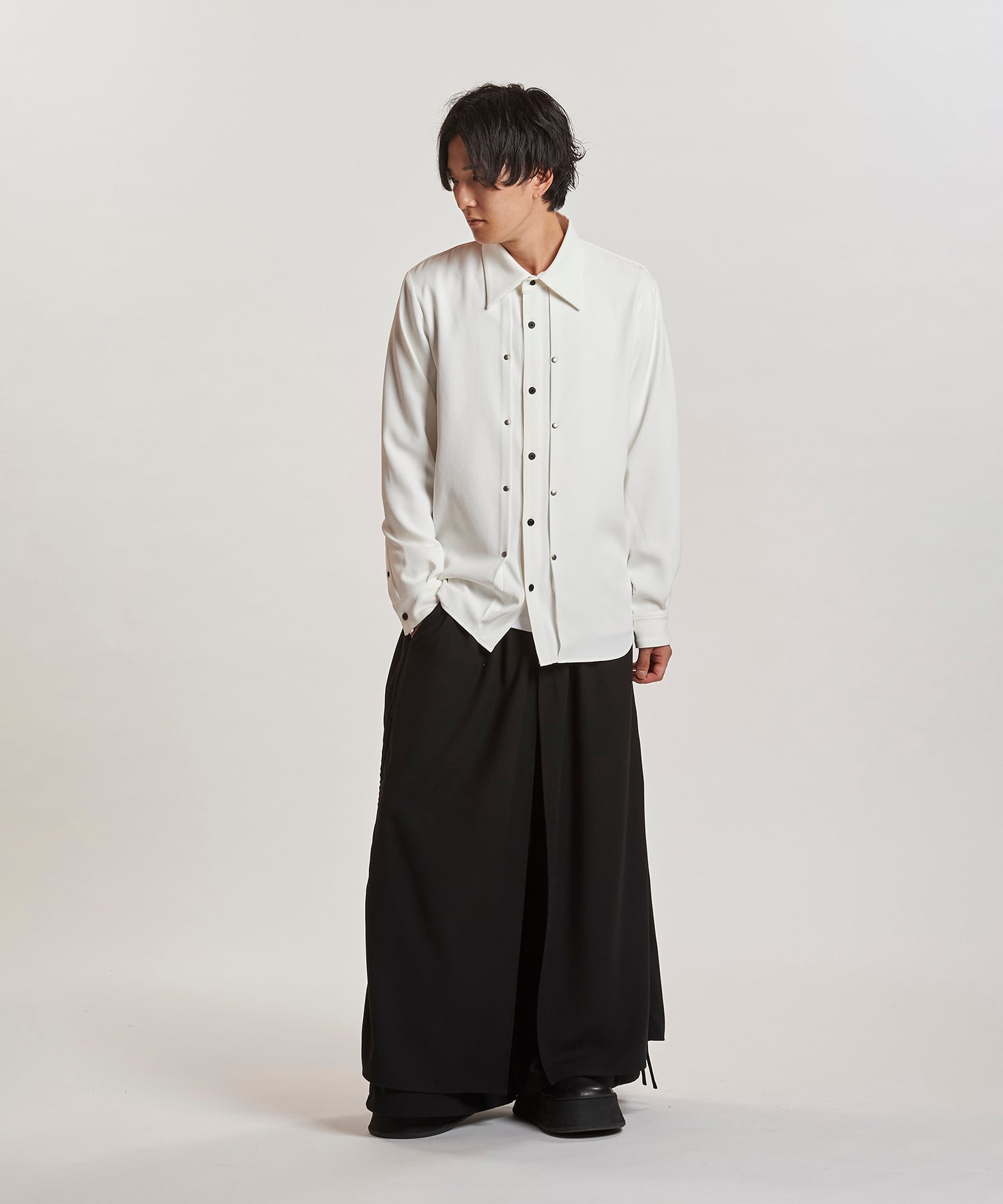 WHITE Model:H169cm