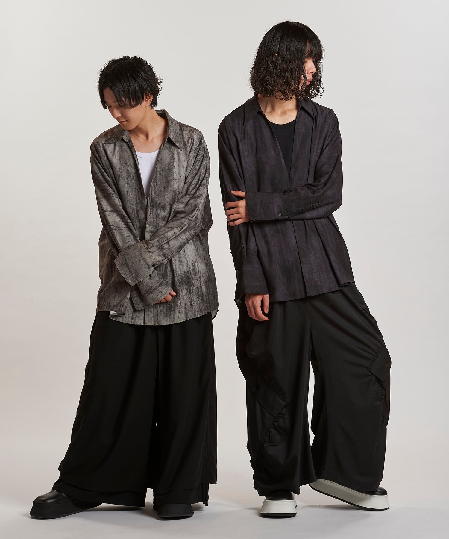 GRAY Model:H169cm / BLACK Model:H180cm