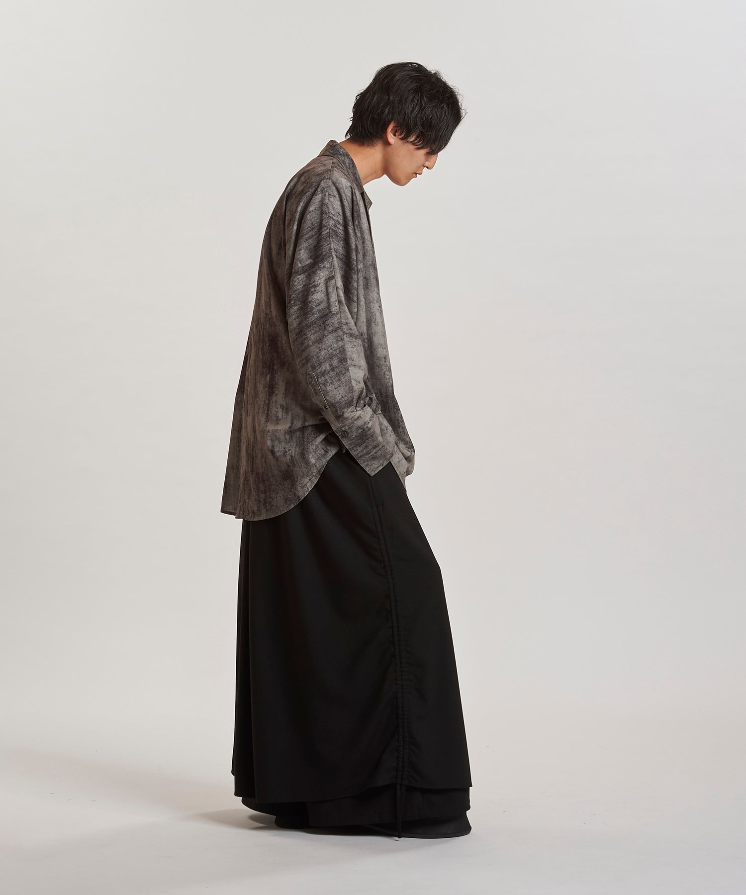 GRAY Model:H169cm