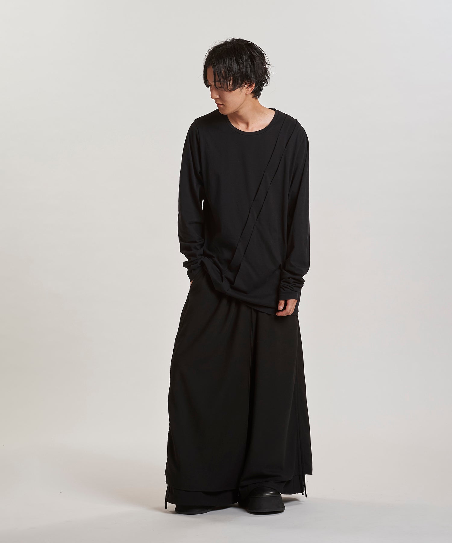 BLACK Model:H169cm