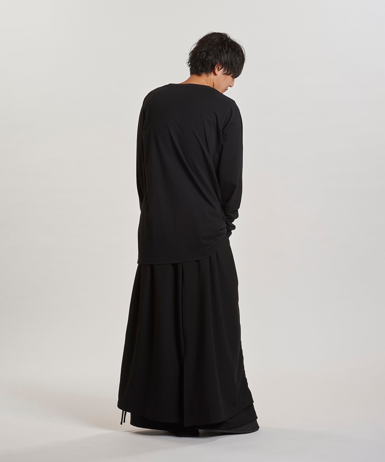BLACK Model:H169cm