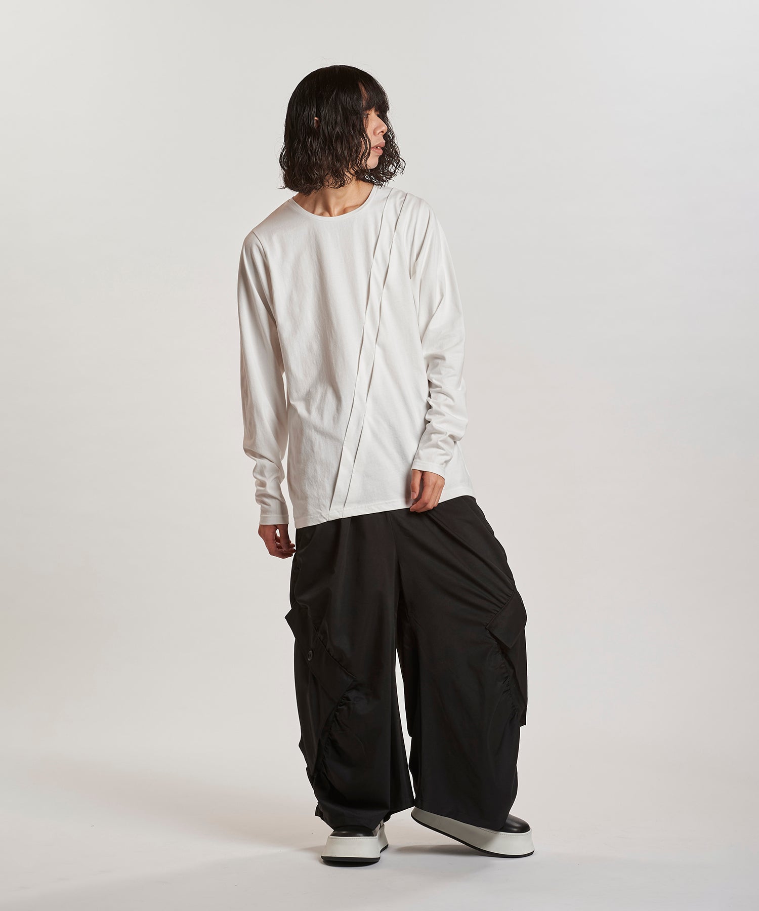 WHITE Model:H180cm