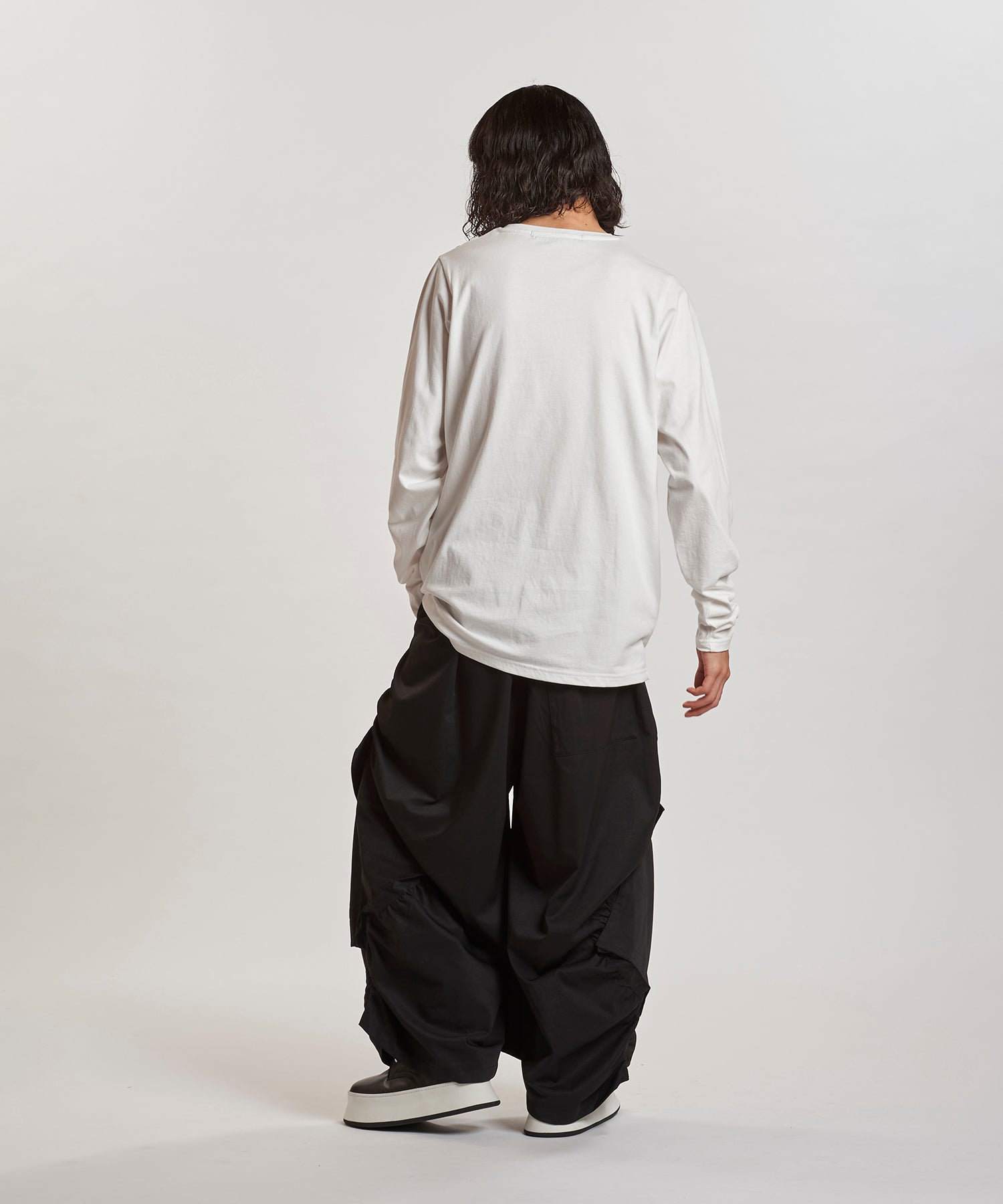 WHITE Model:H180cm