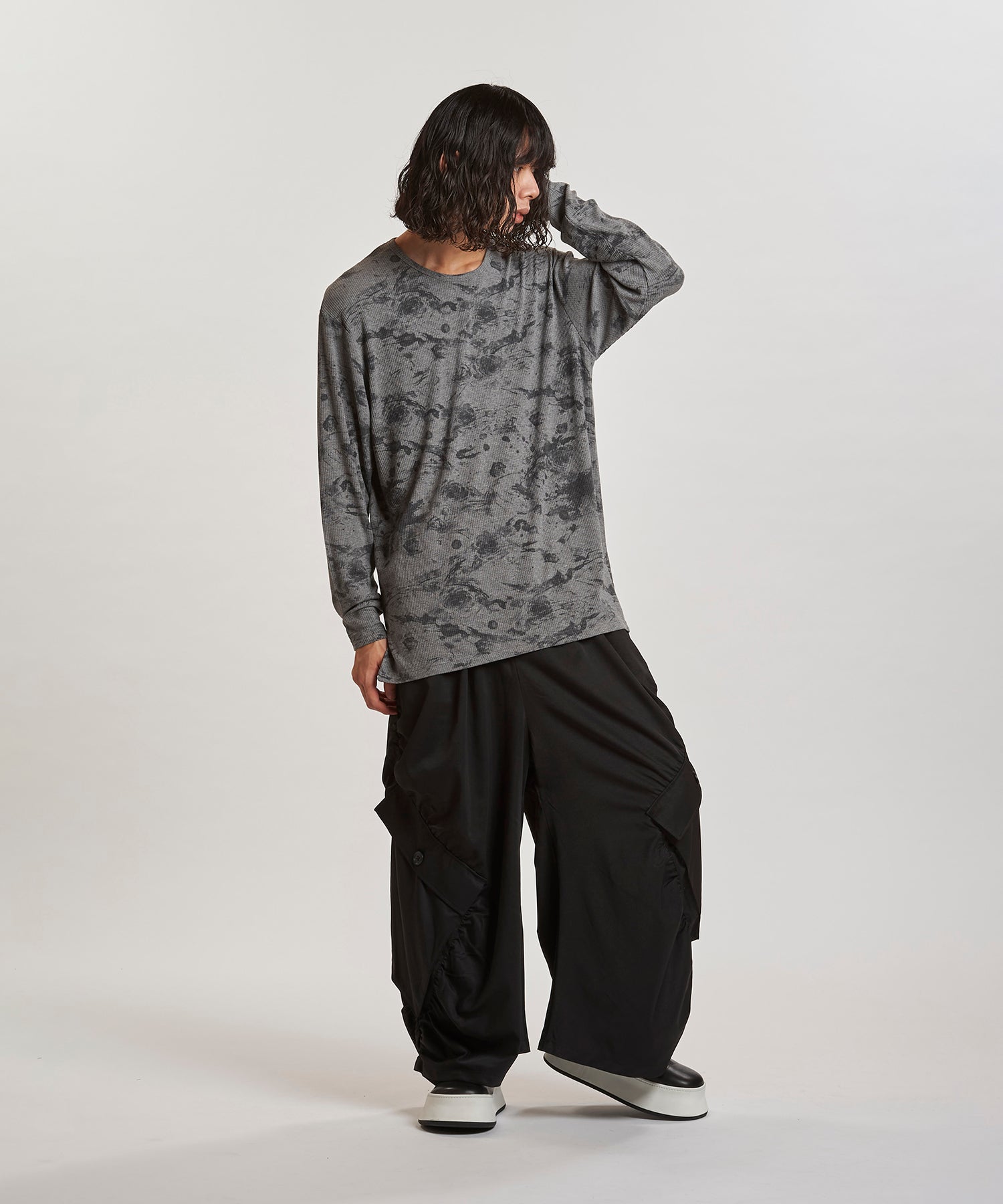 GRAY Model:H180cm