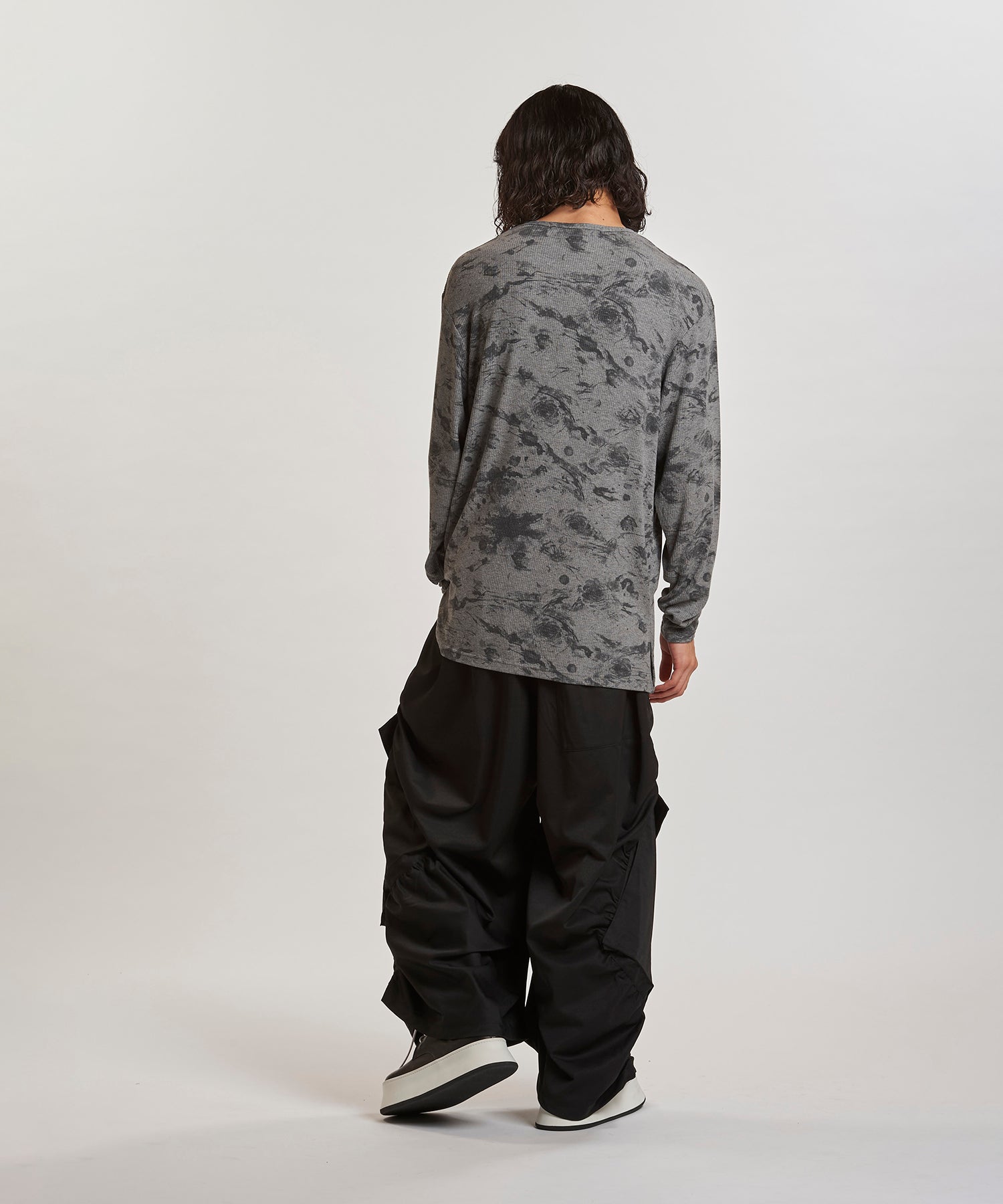 GRAY Model:H180cm