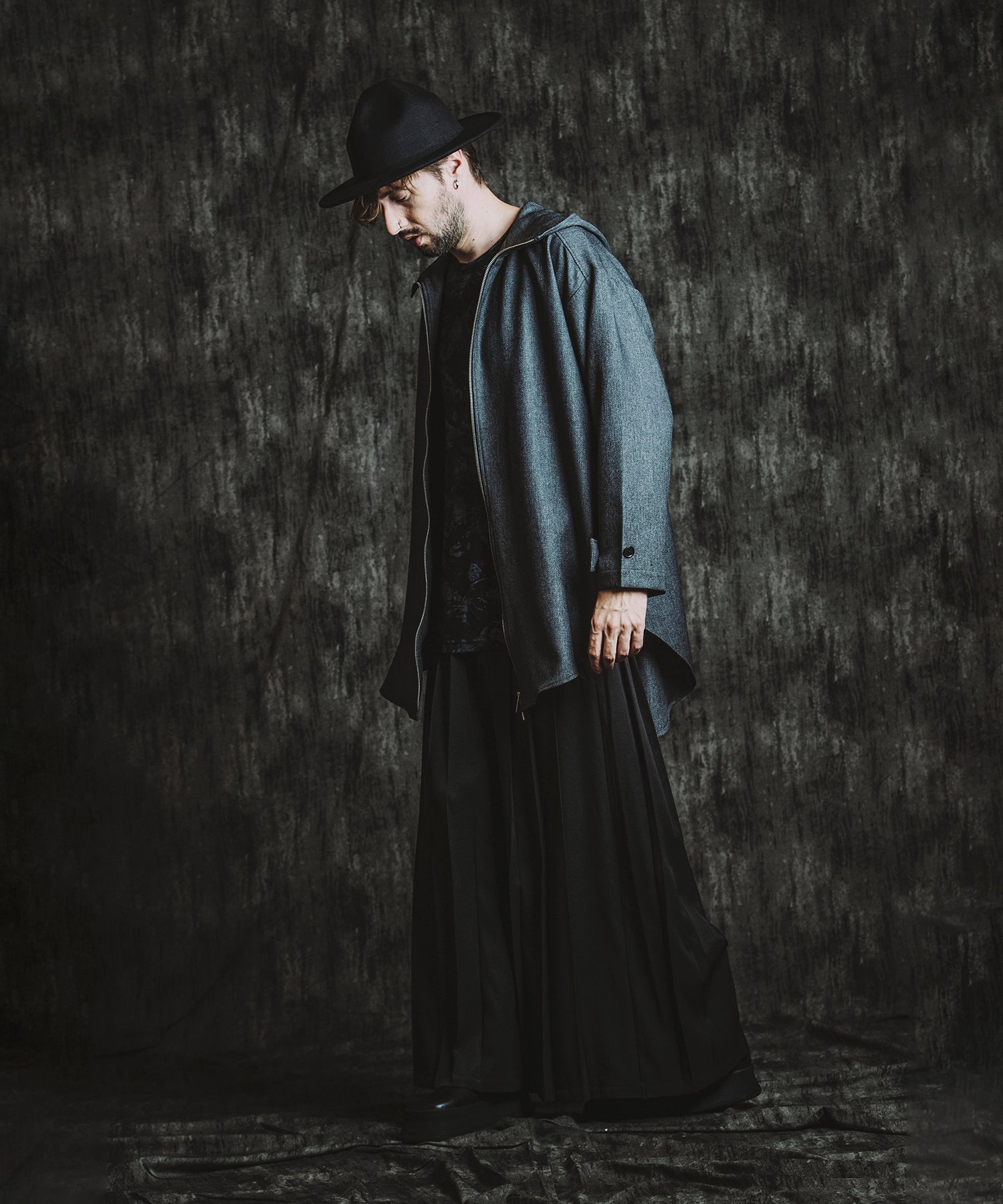 BLACK Model:H182cm