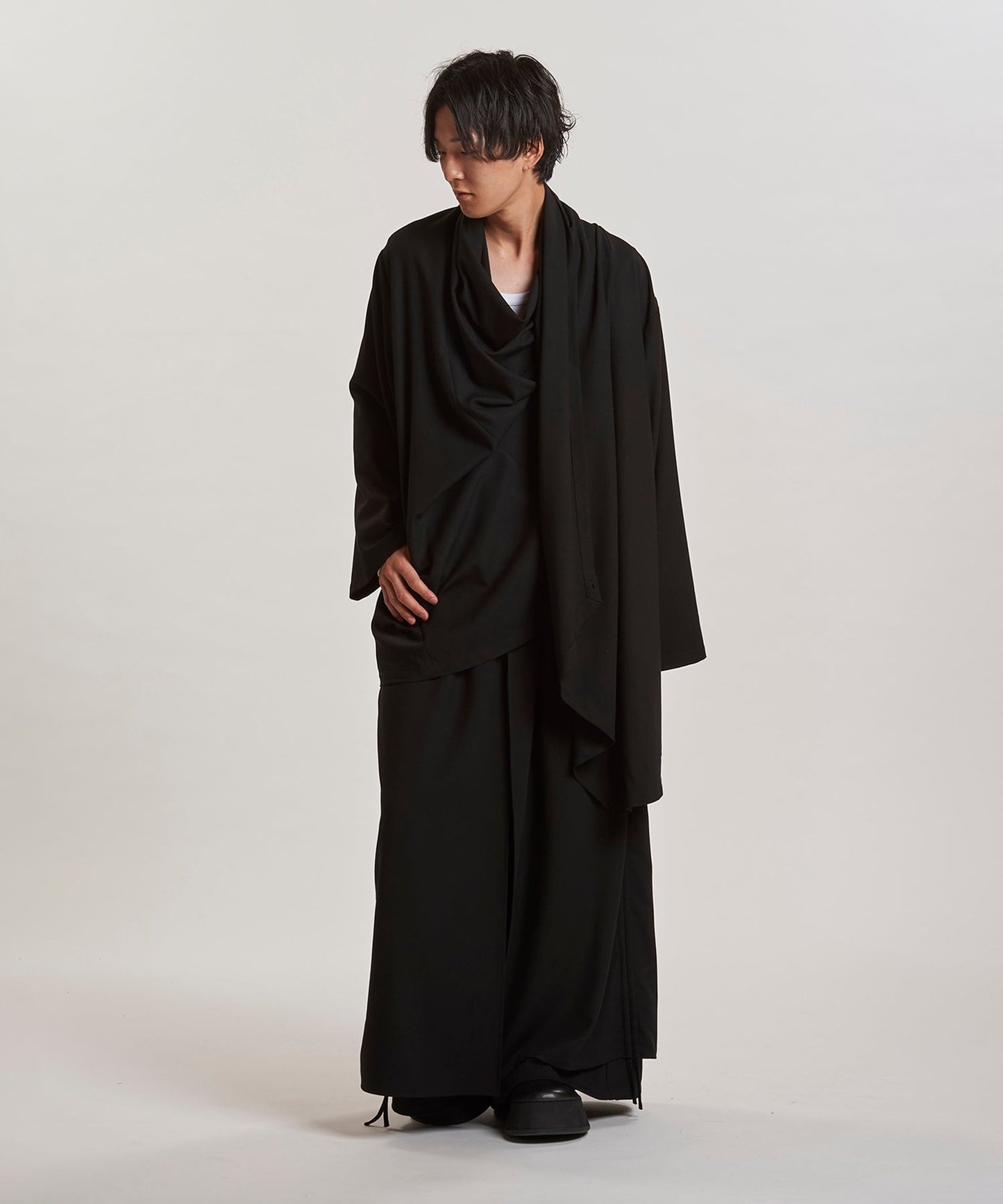 BLACK Model:H169cm