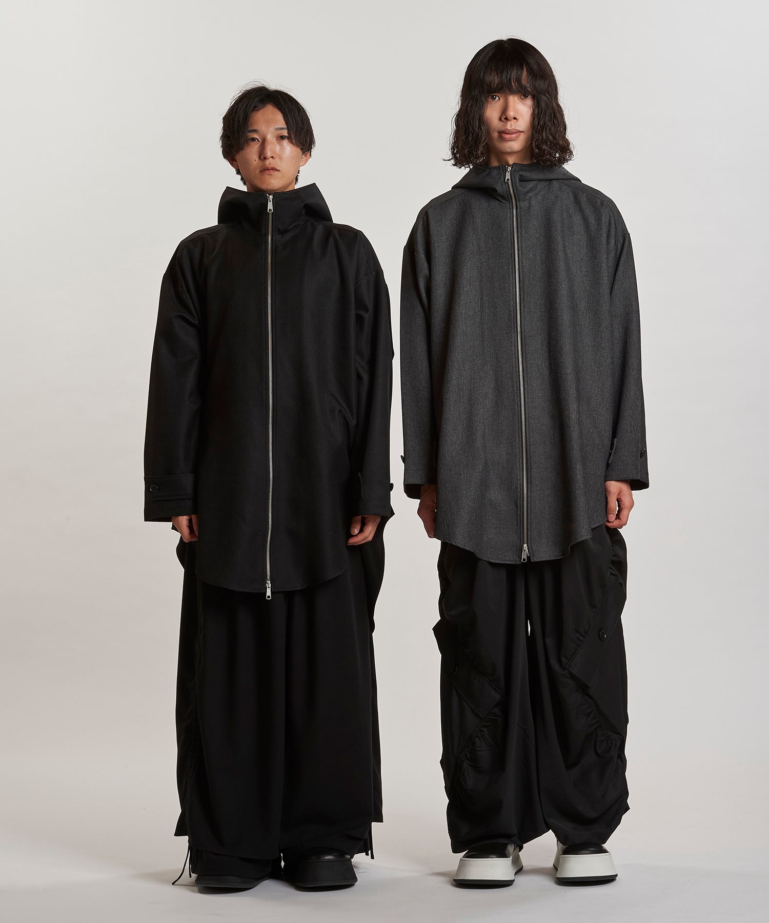 BLACK Model:H169cm / GRAY Model:H180cm