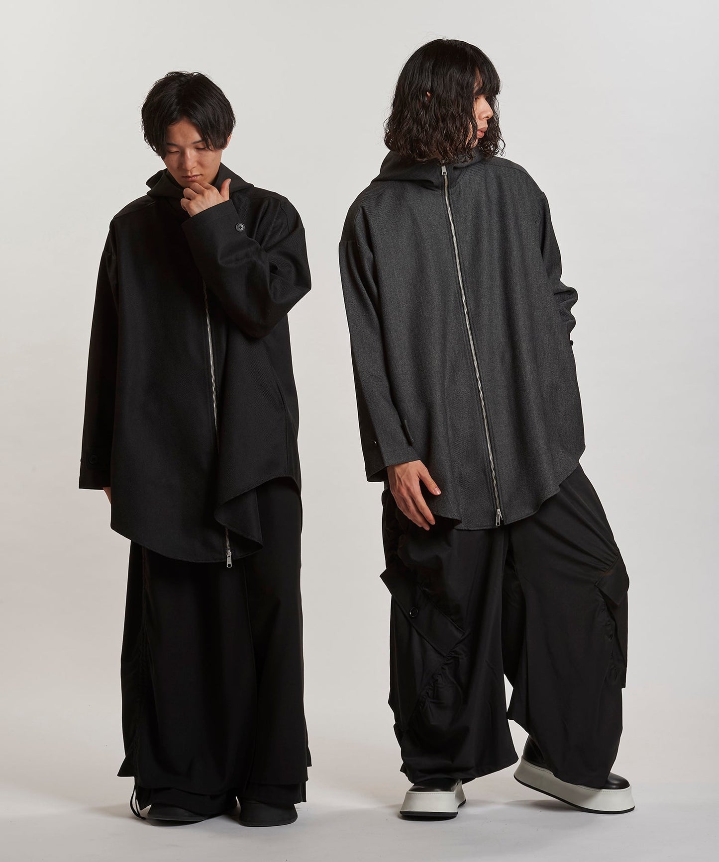 BLACK Model:H169cm / GRAY Model:H180cm