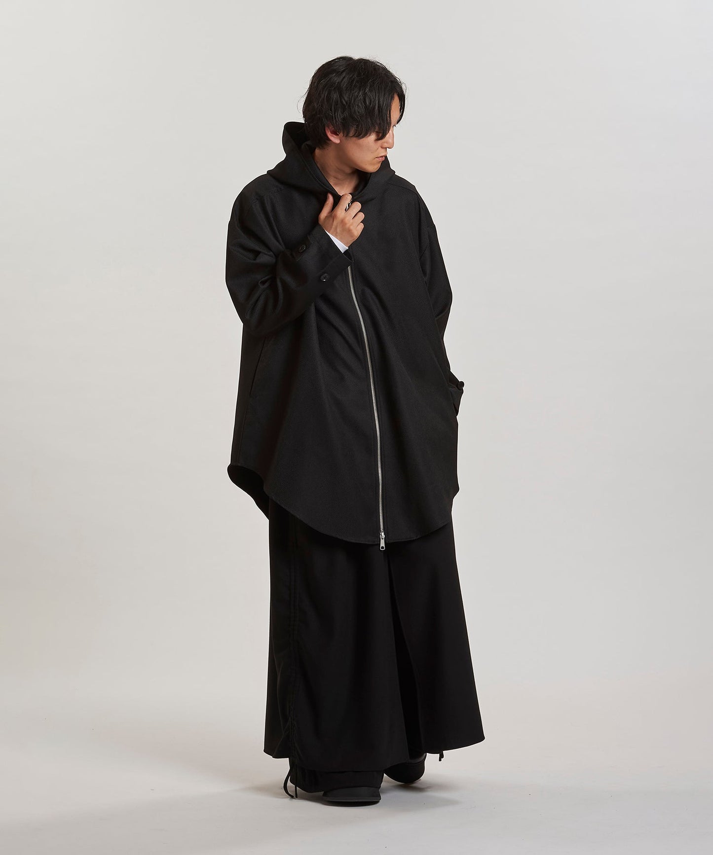BLACK Model:H169cm