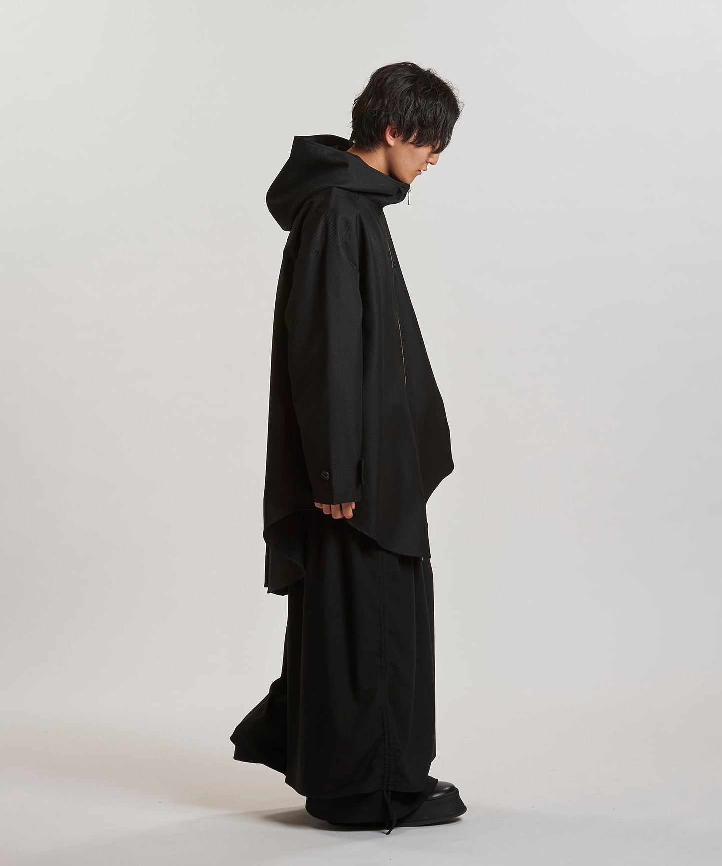 BLACK Model:H169cm