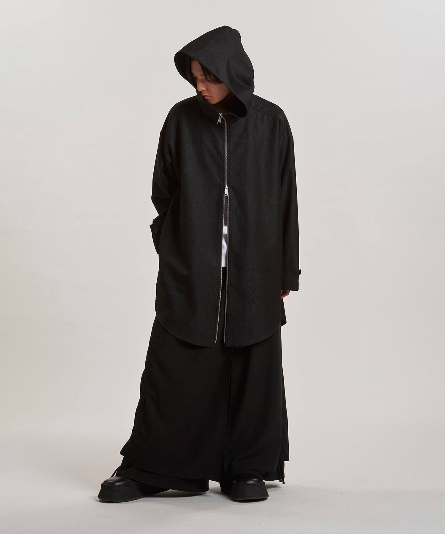 BLACK Model:H169cm