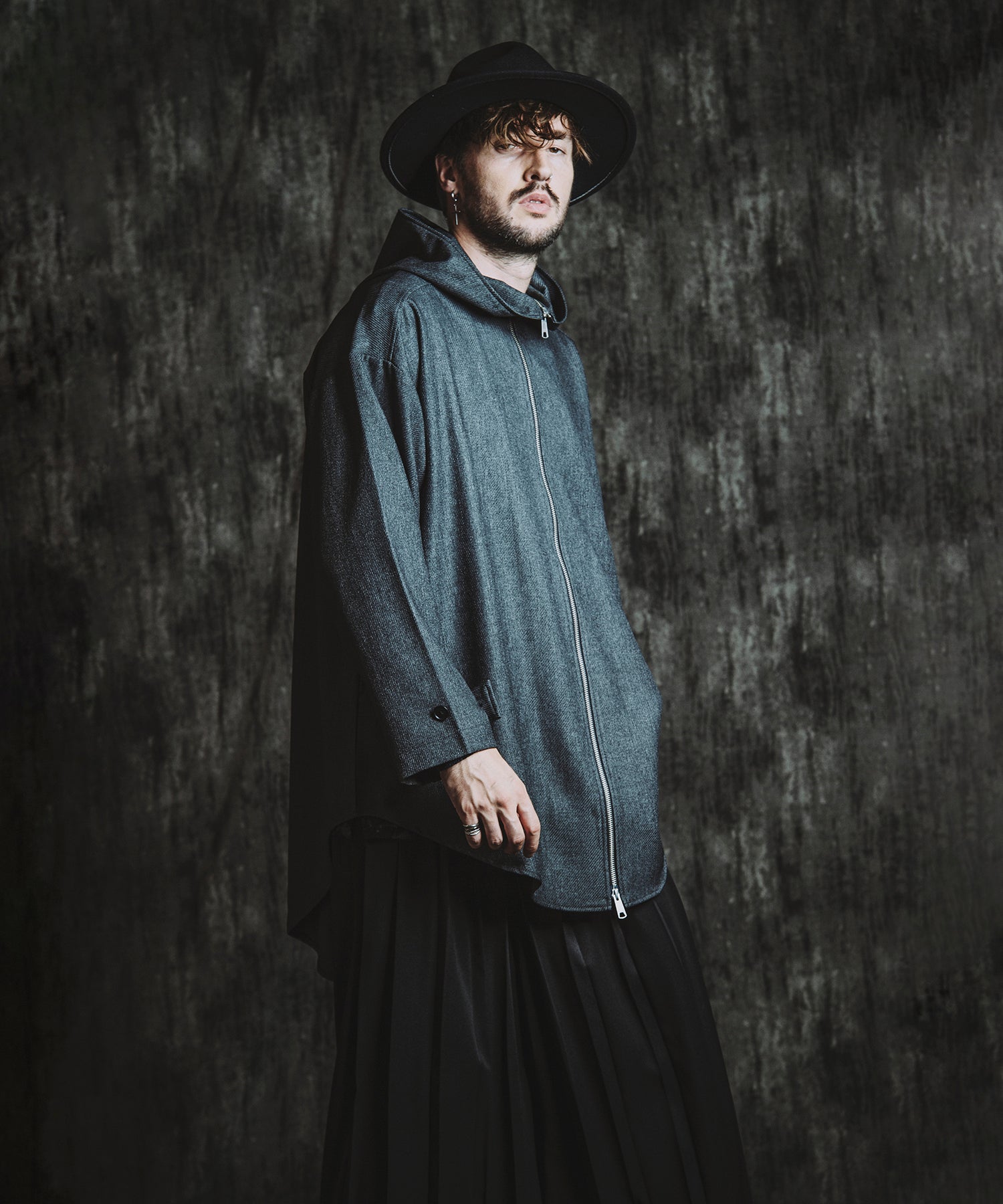 GRAY Model:H182cm