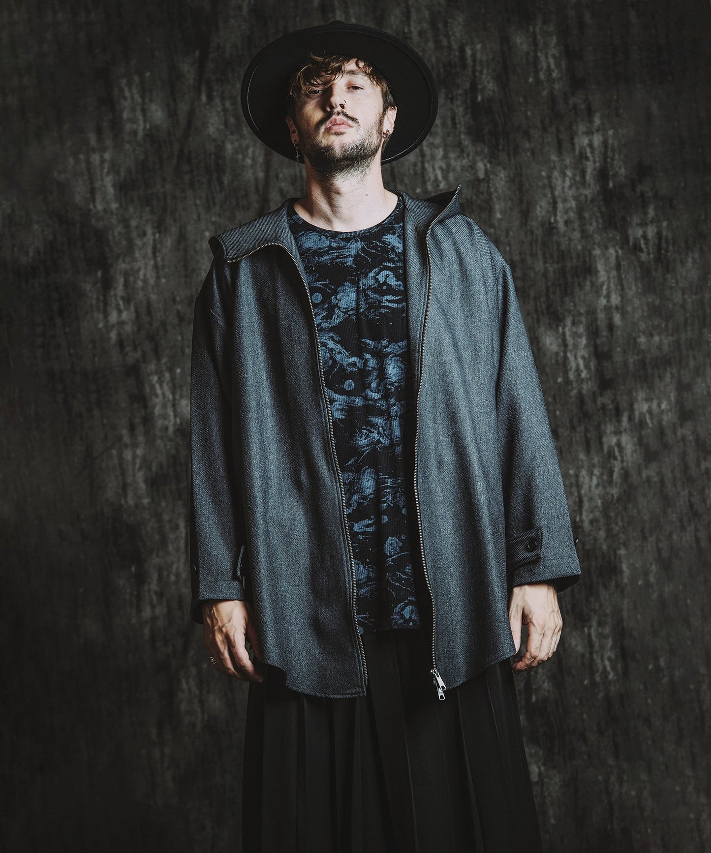 GRAY Model:H182cm