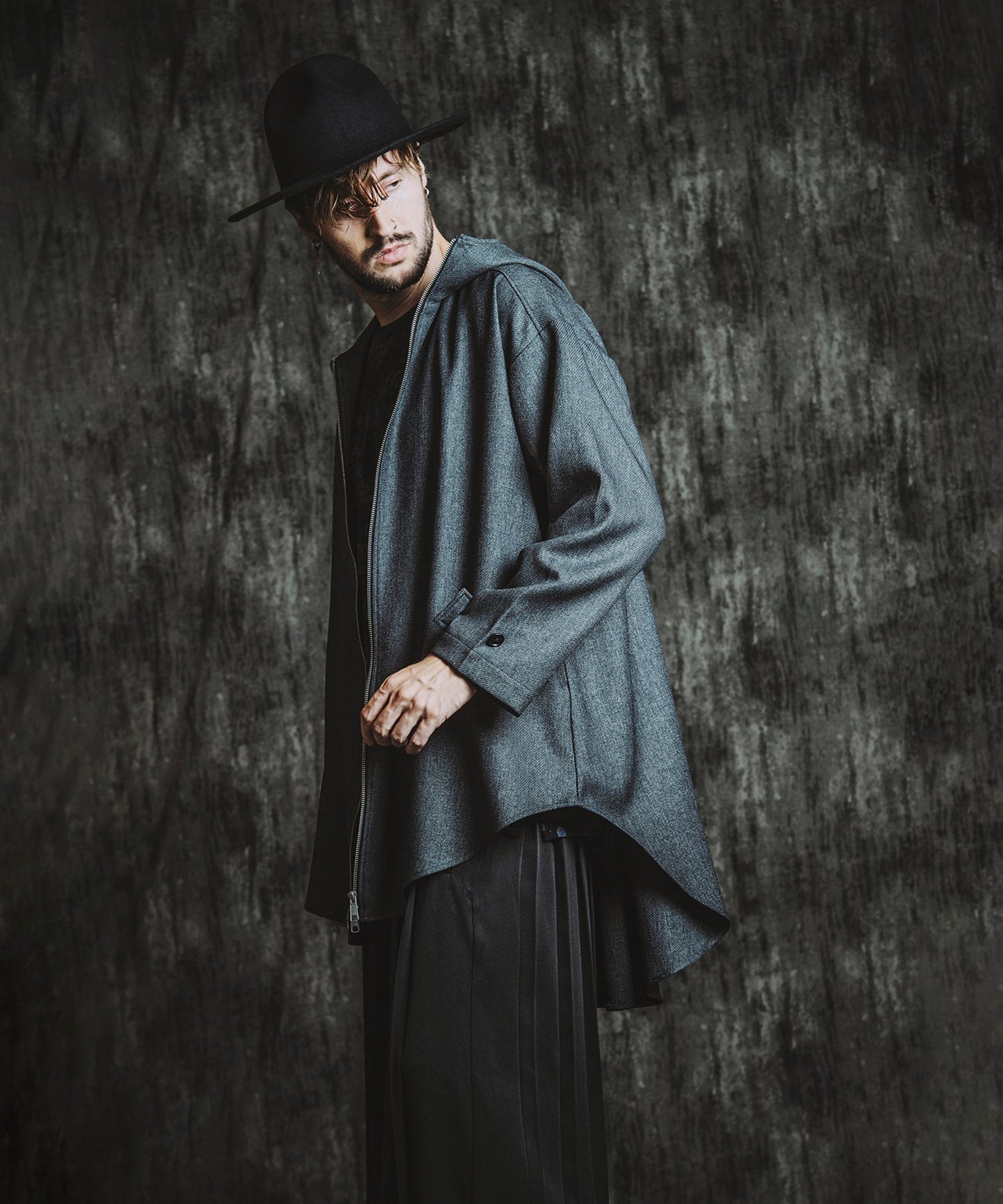 GRAY Model:H182cm