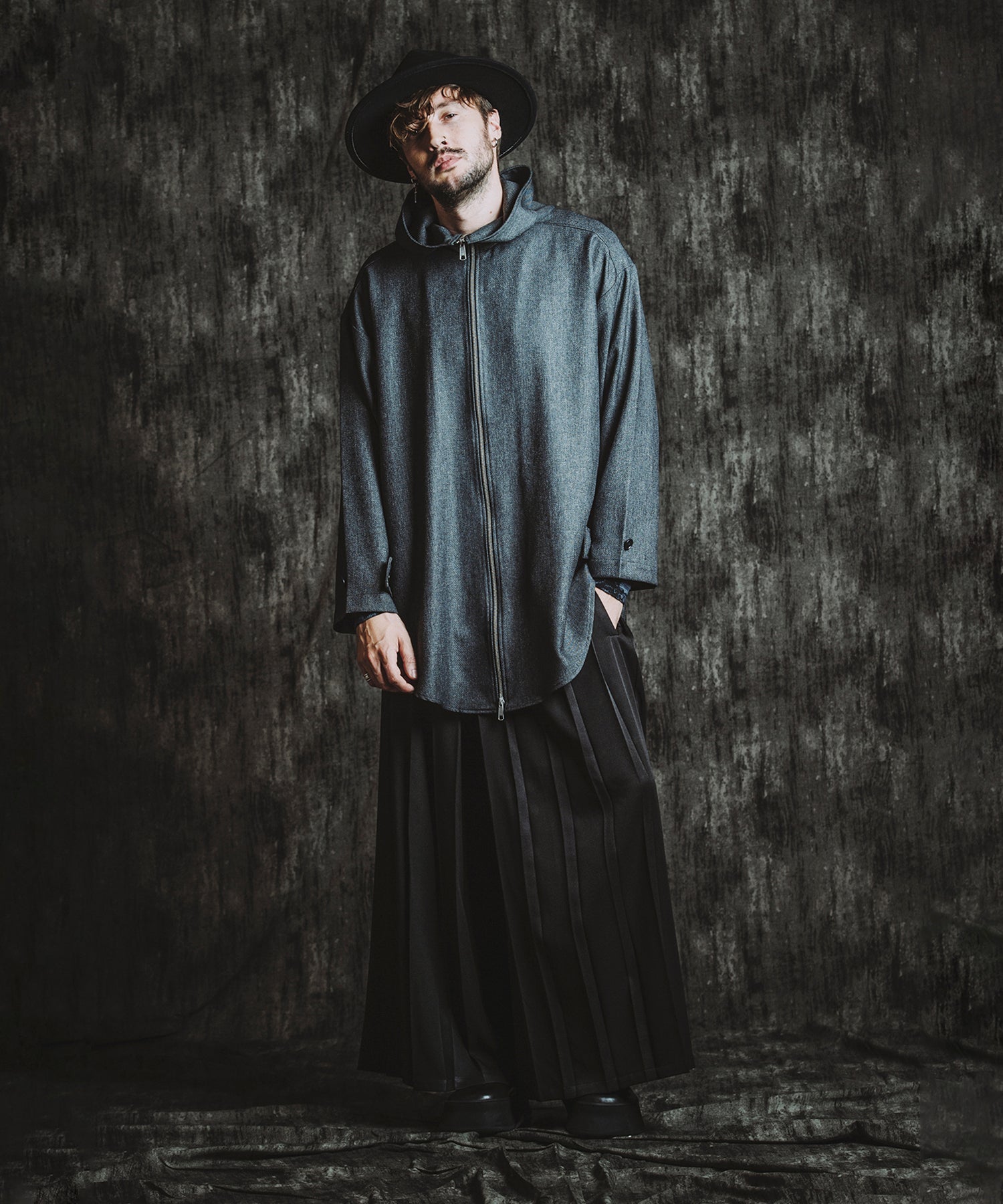 GRAY Model:H182cm