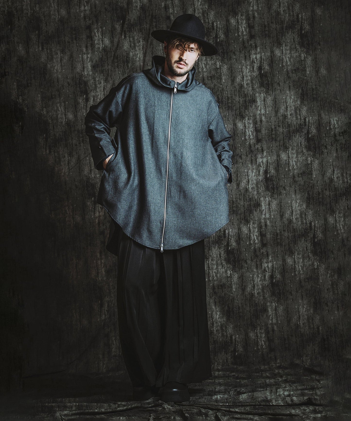 GRAY Model:H182cm