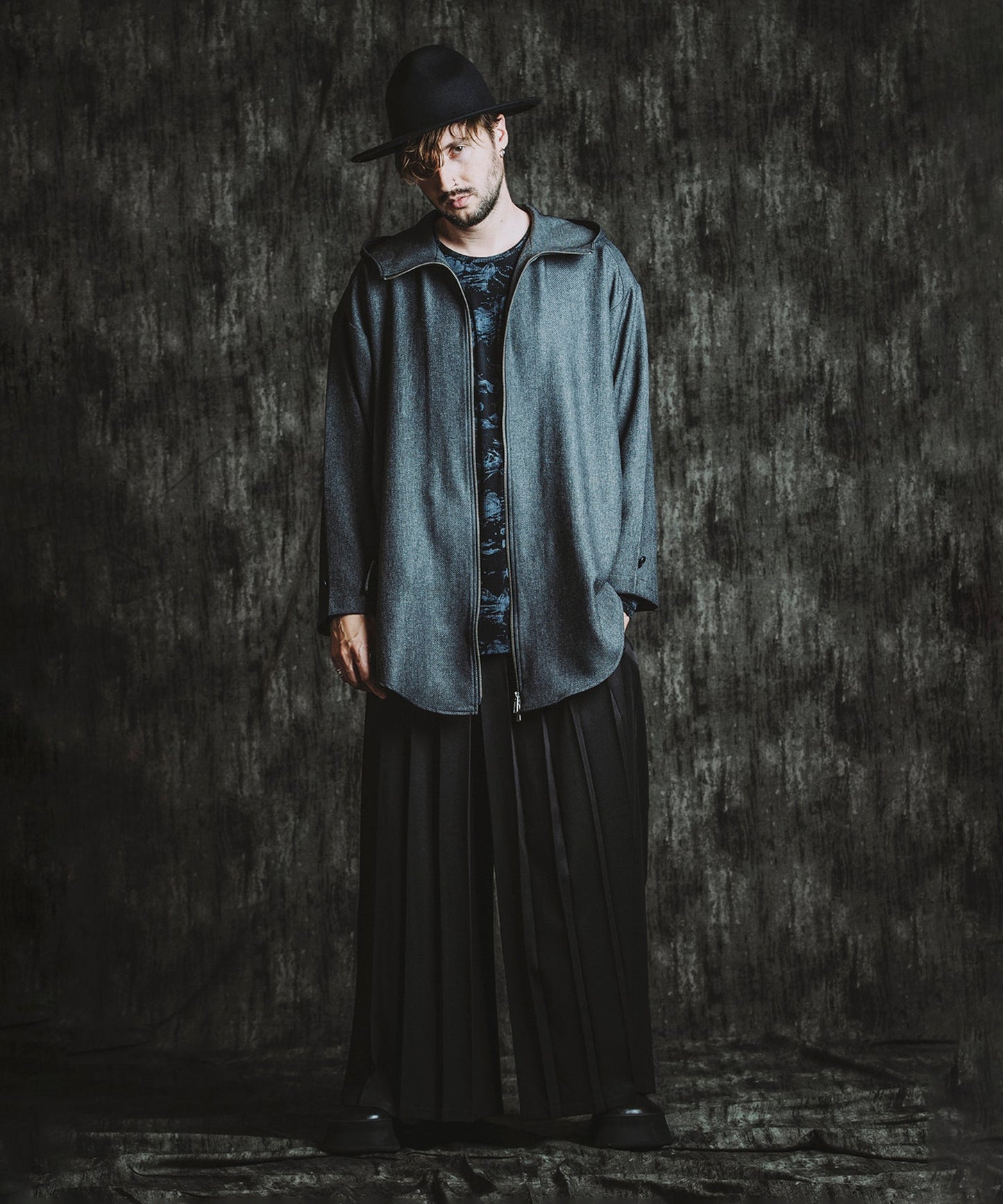 GRAY Model:H182cm