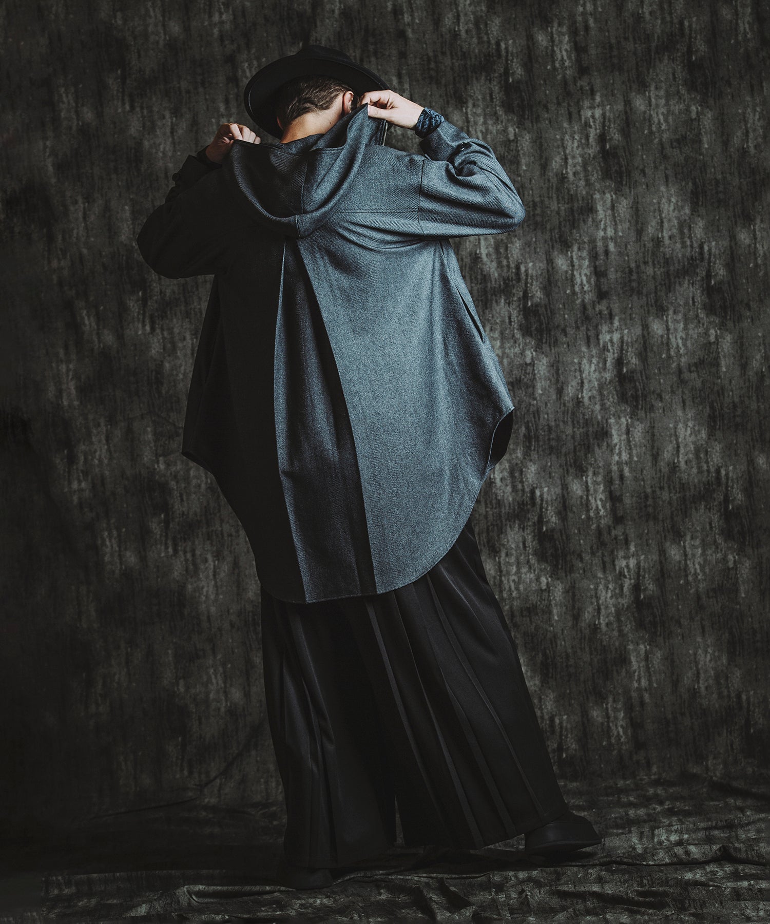 GRAY Model:H182cm
